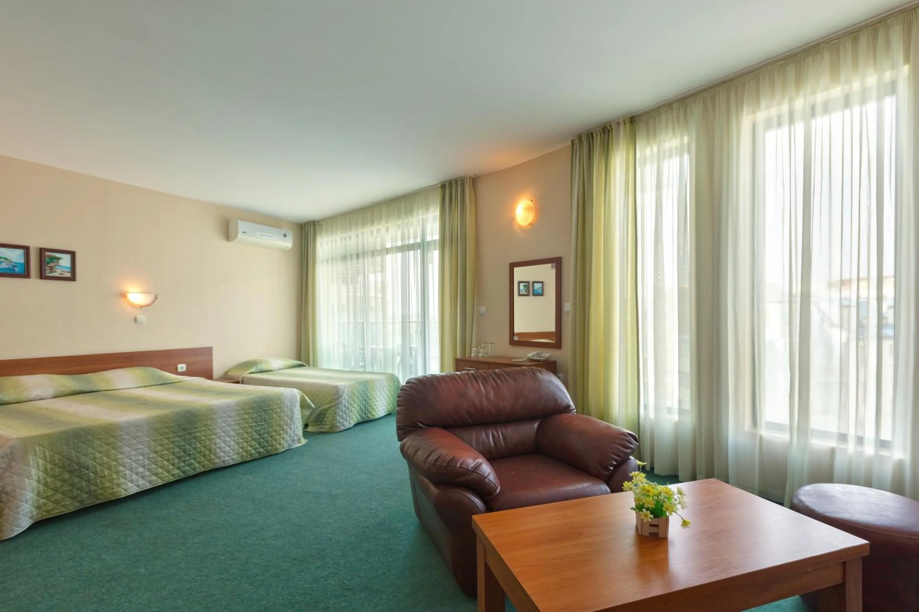 Bathroom, Bed in Hotel L&B- Free parking