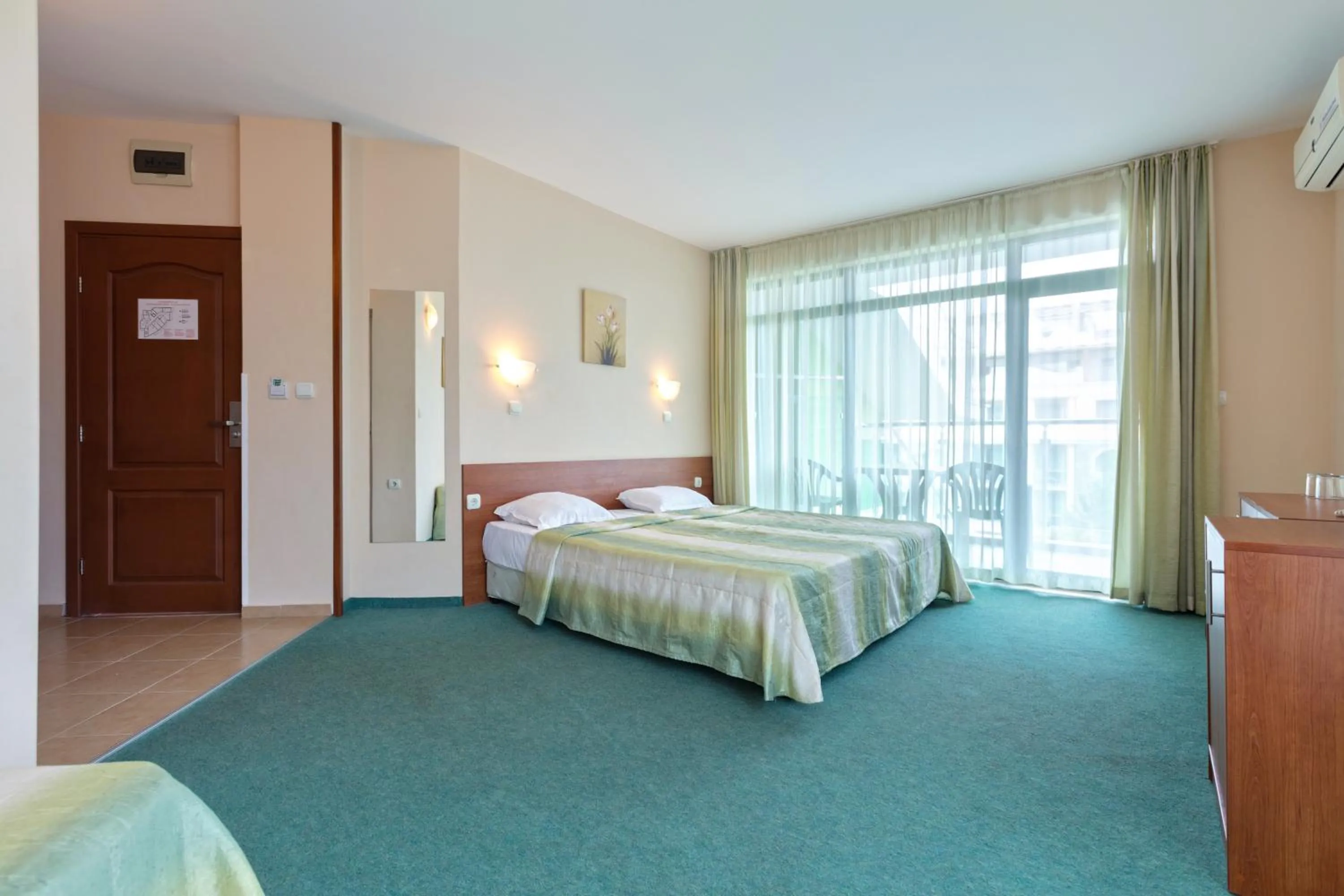 Photo of the whole room, Bed in Hotel L&B- Free parking