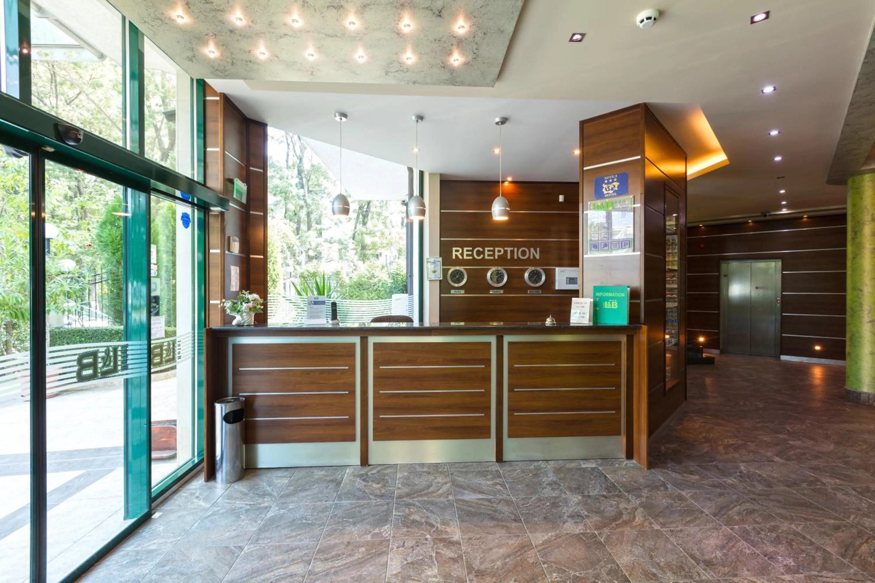 Lobby or reception in Hotel L&B- Free parking