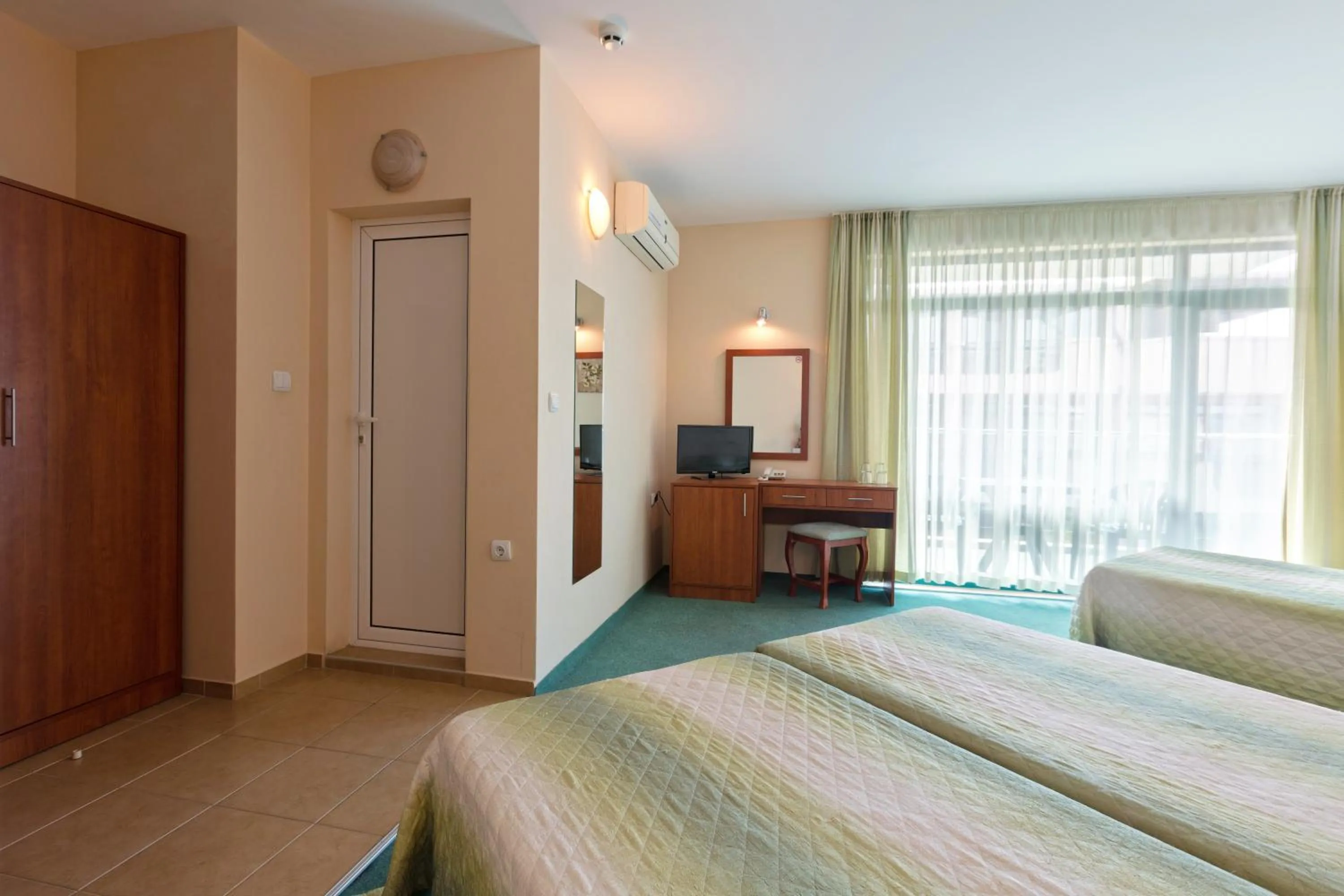 Bedroom, Bed in Hotel L&B- Free parking