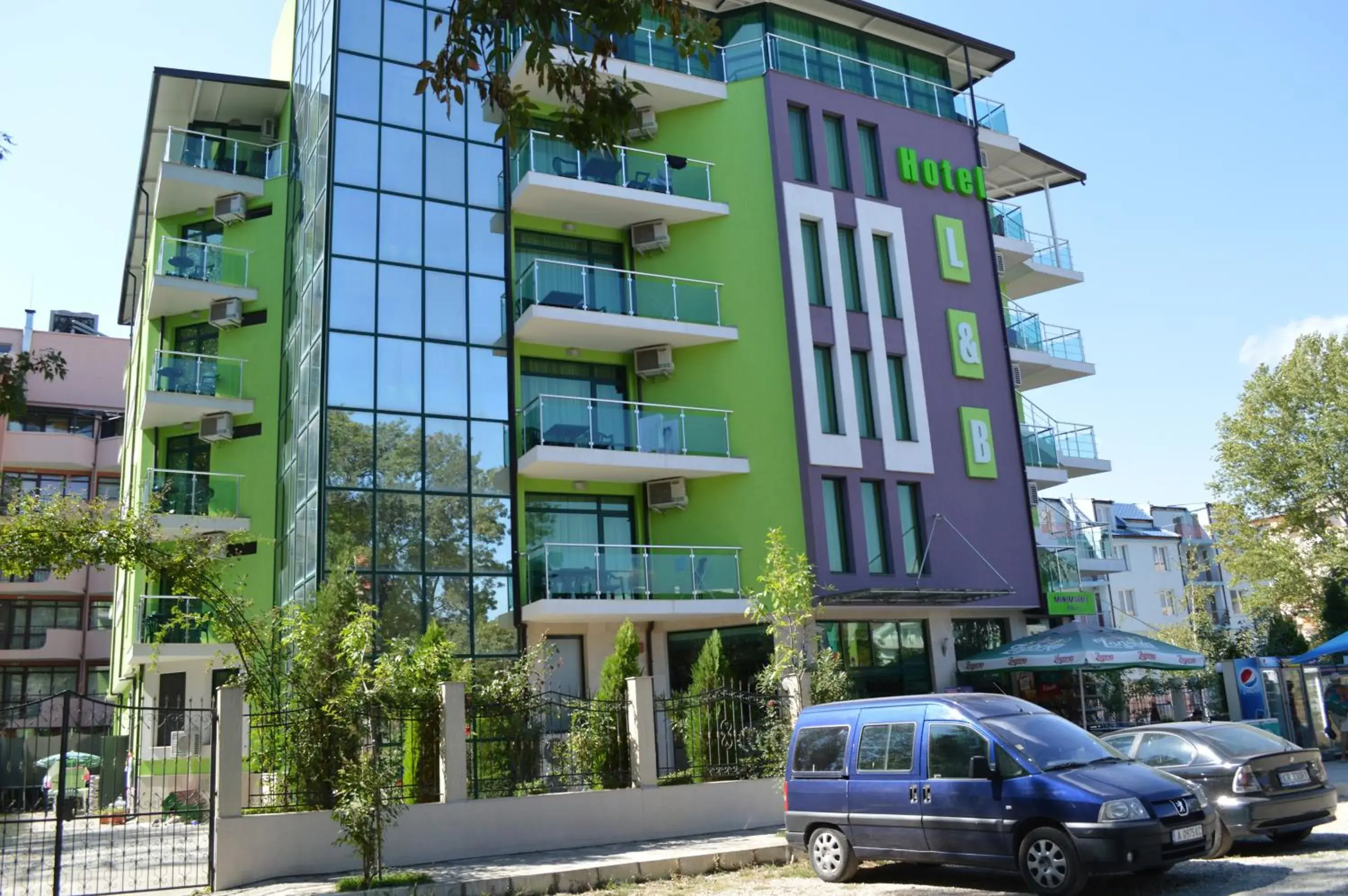 Facade/entrance in Hotel L&B- Free parking Facade/entrance in Hotel L&B- Free parking