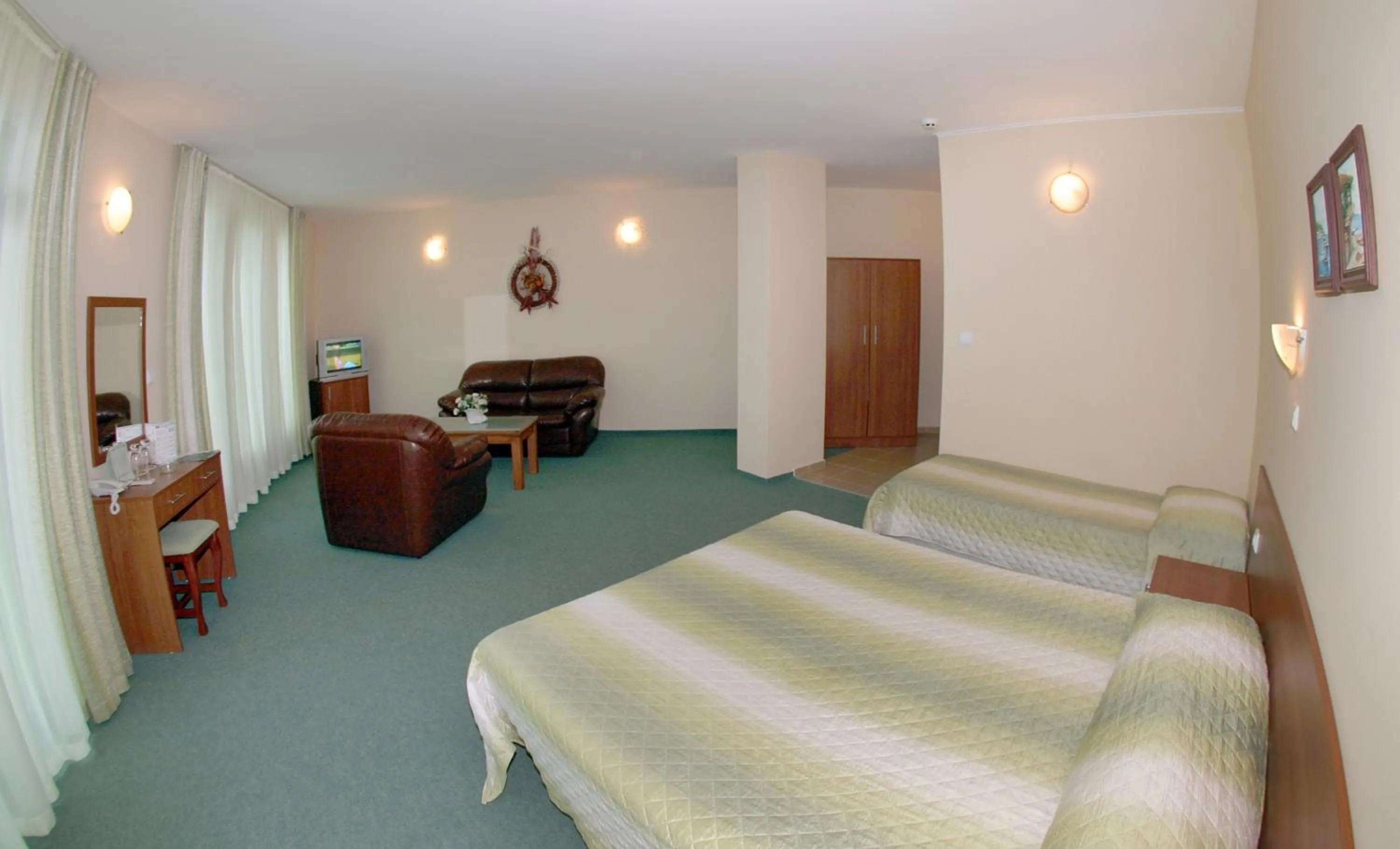 Photo of the whole room, Bed in Hotel L&B- Free parking