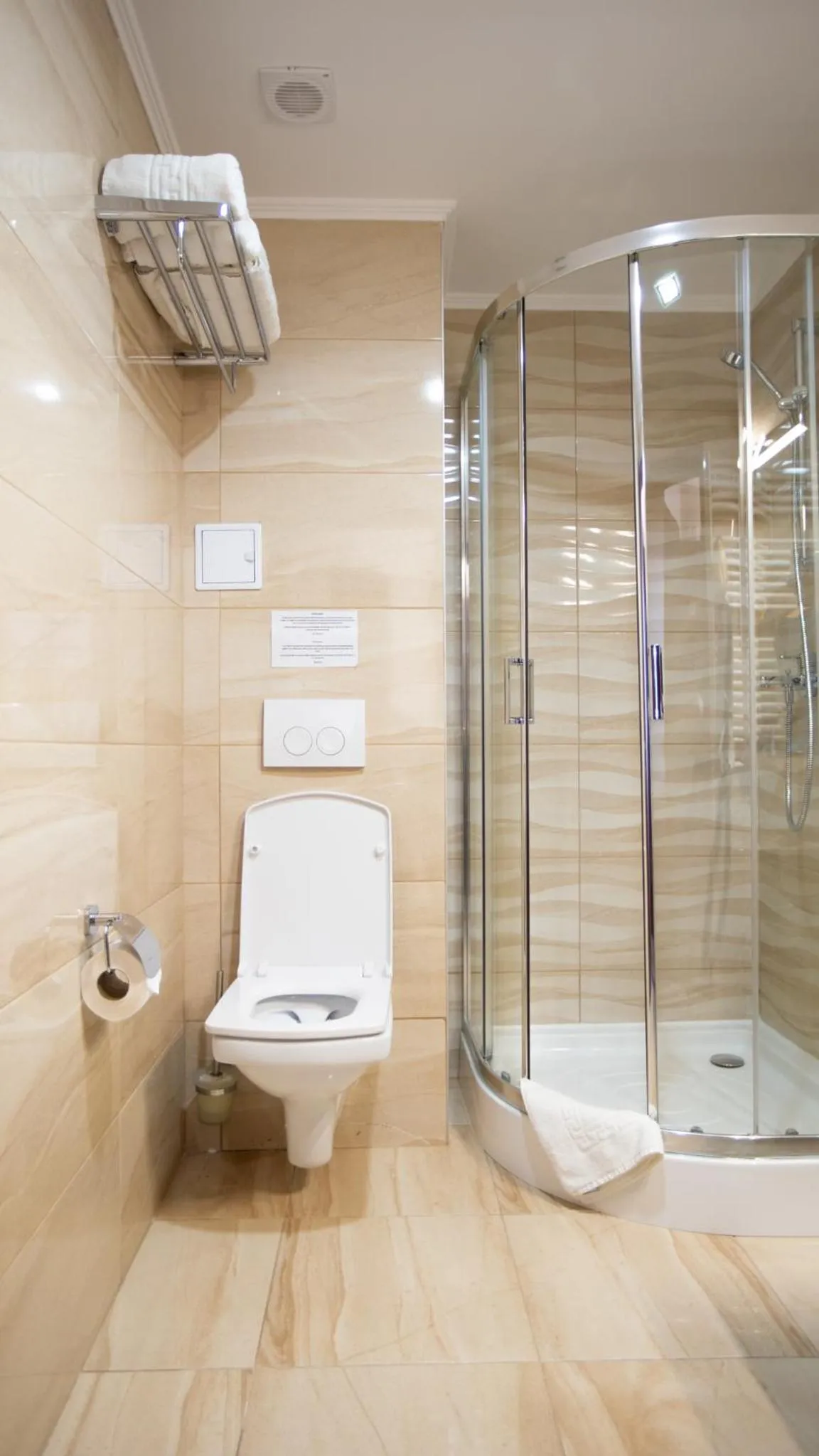 Bathroom in Hotel Bueno