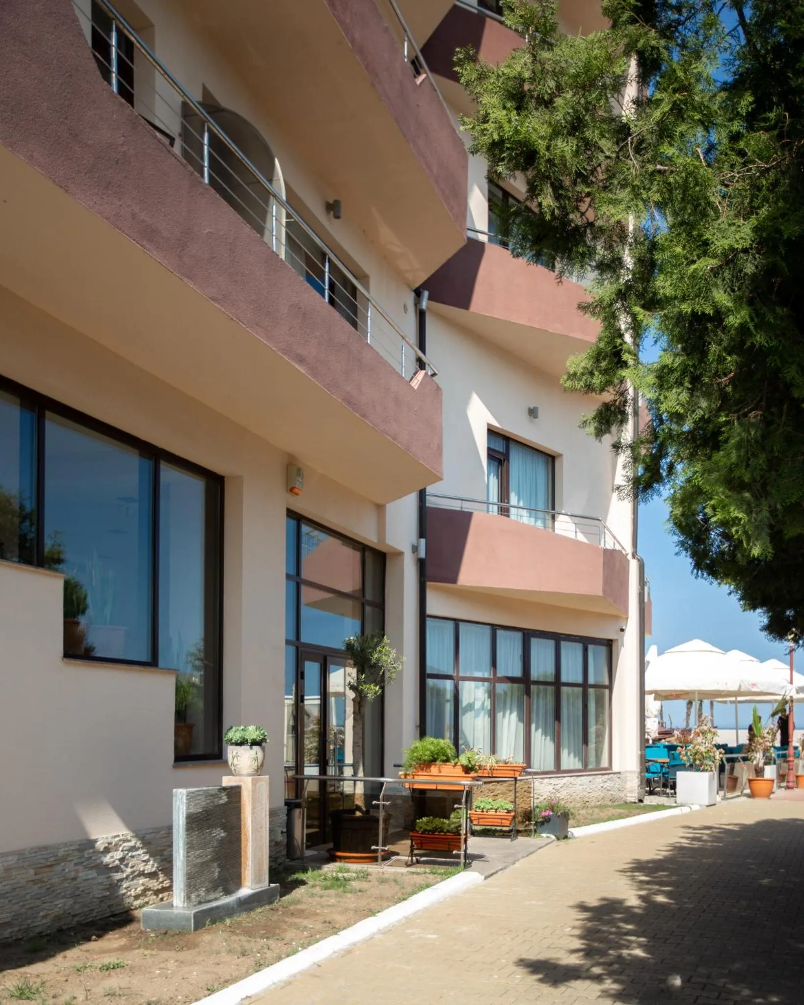 Property building in Hotel Bueno