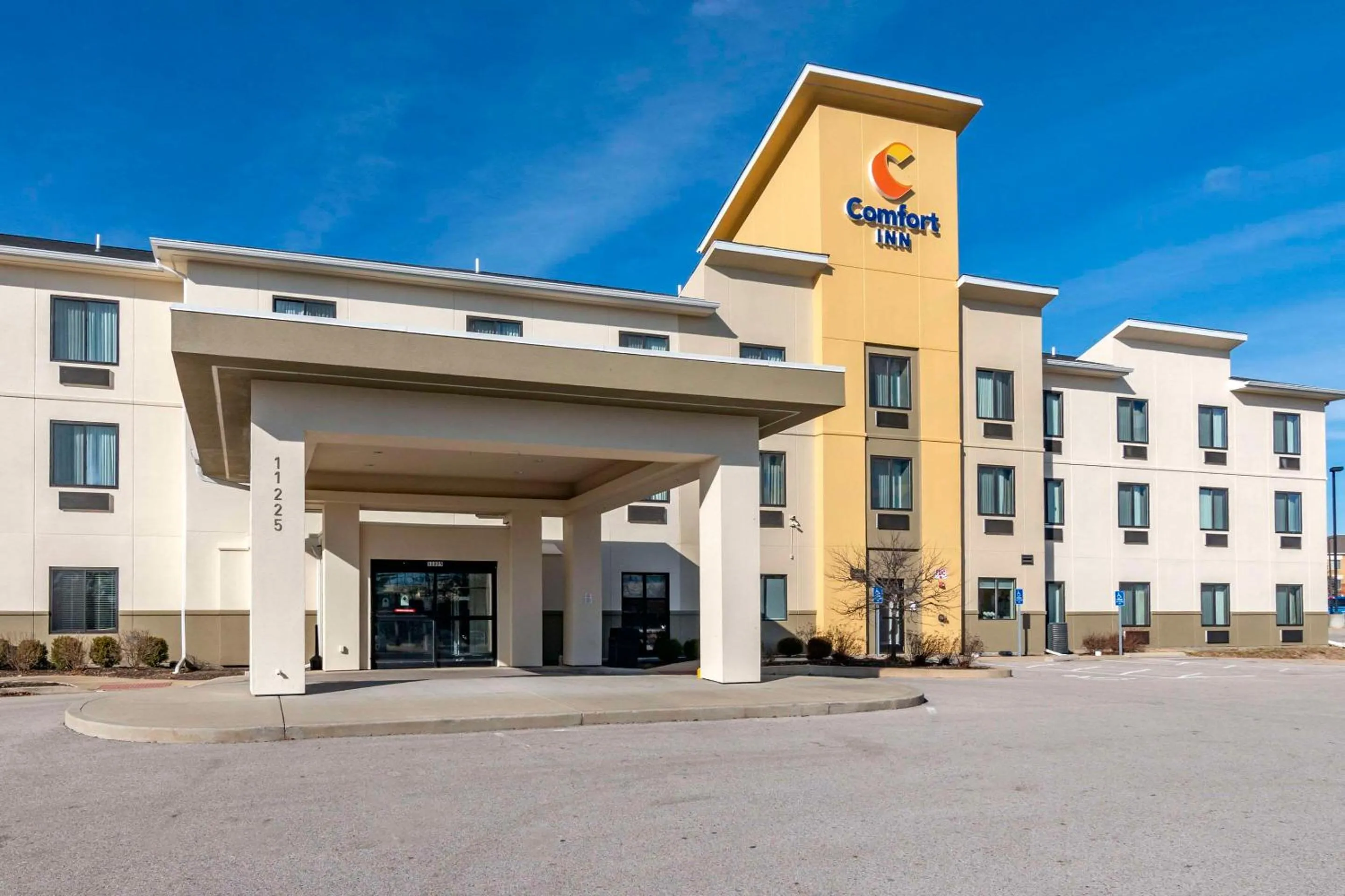 Property building in Comfort Inn St Louis Airport