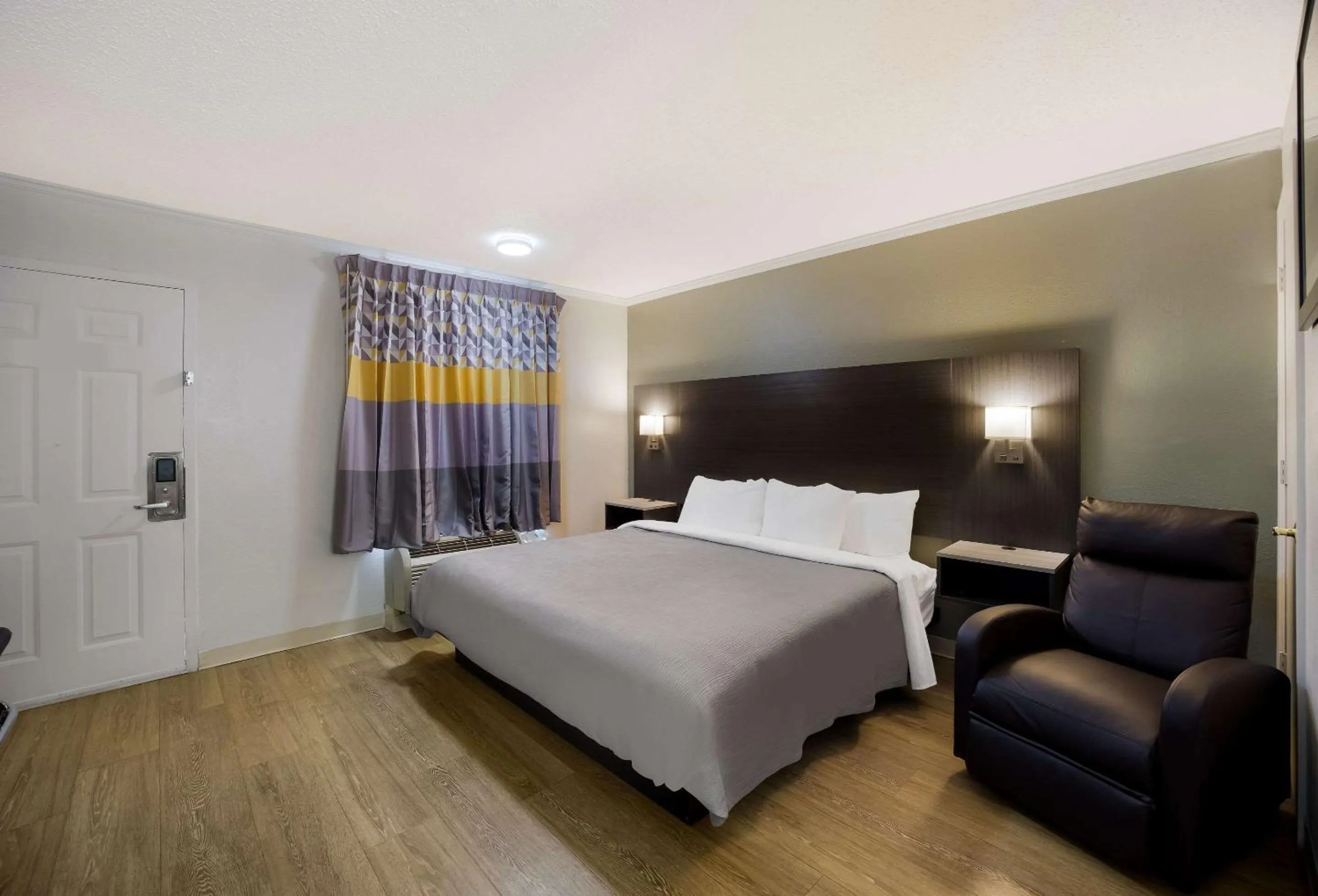 Bedroom, Bed in Quality Inn Tallahassee near University