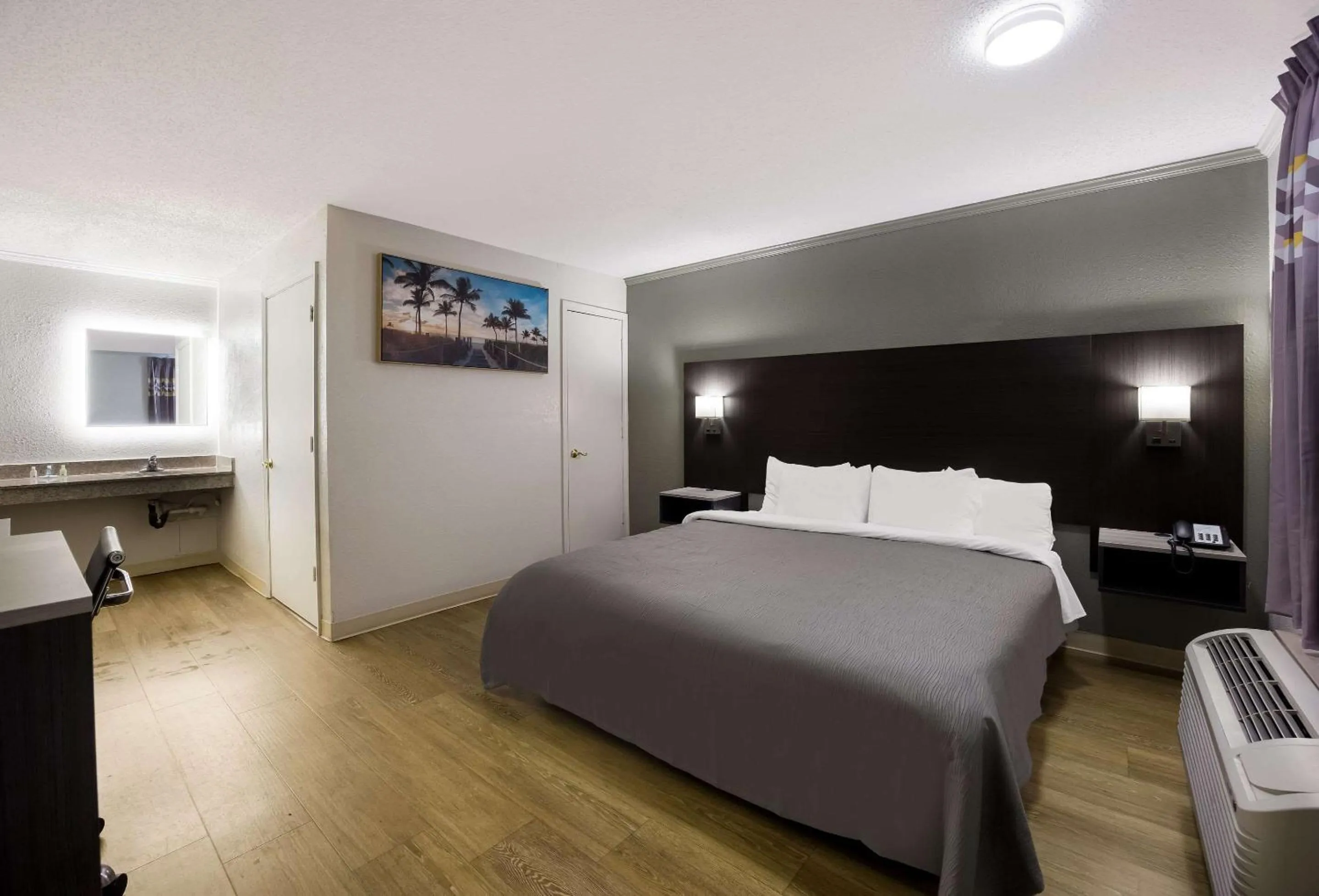 Bedroom, Bed in Quality Inn Tallahassee near University