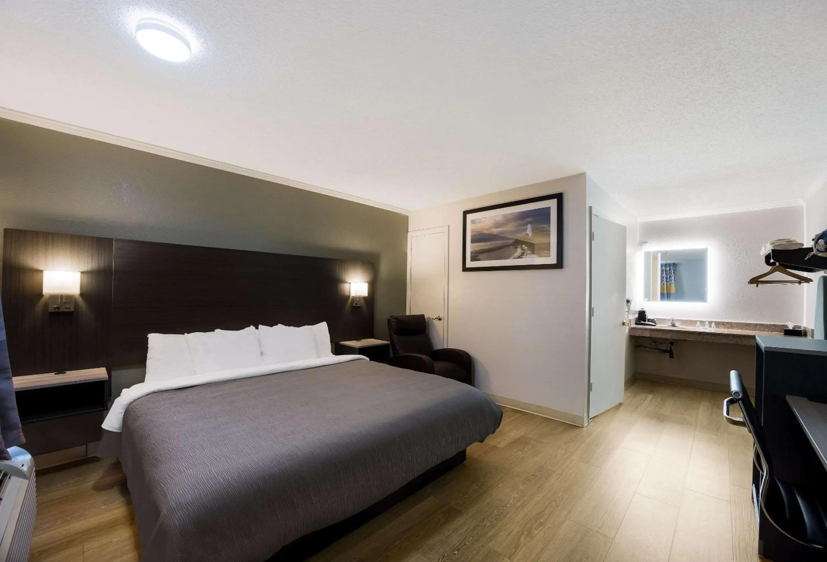 Bedroom, Bed in Quality Inn Tallahassee near University