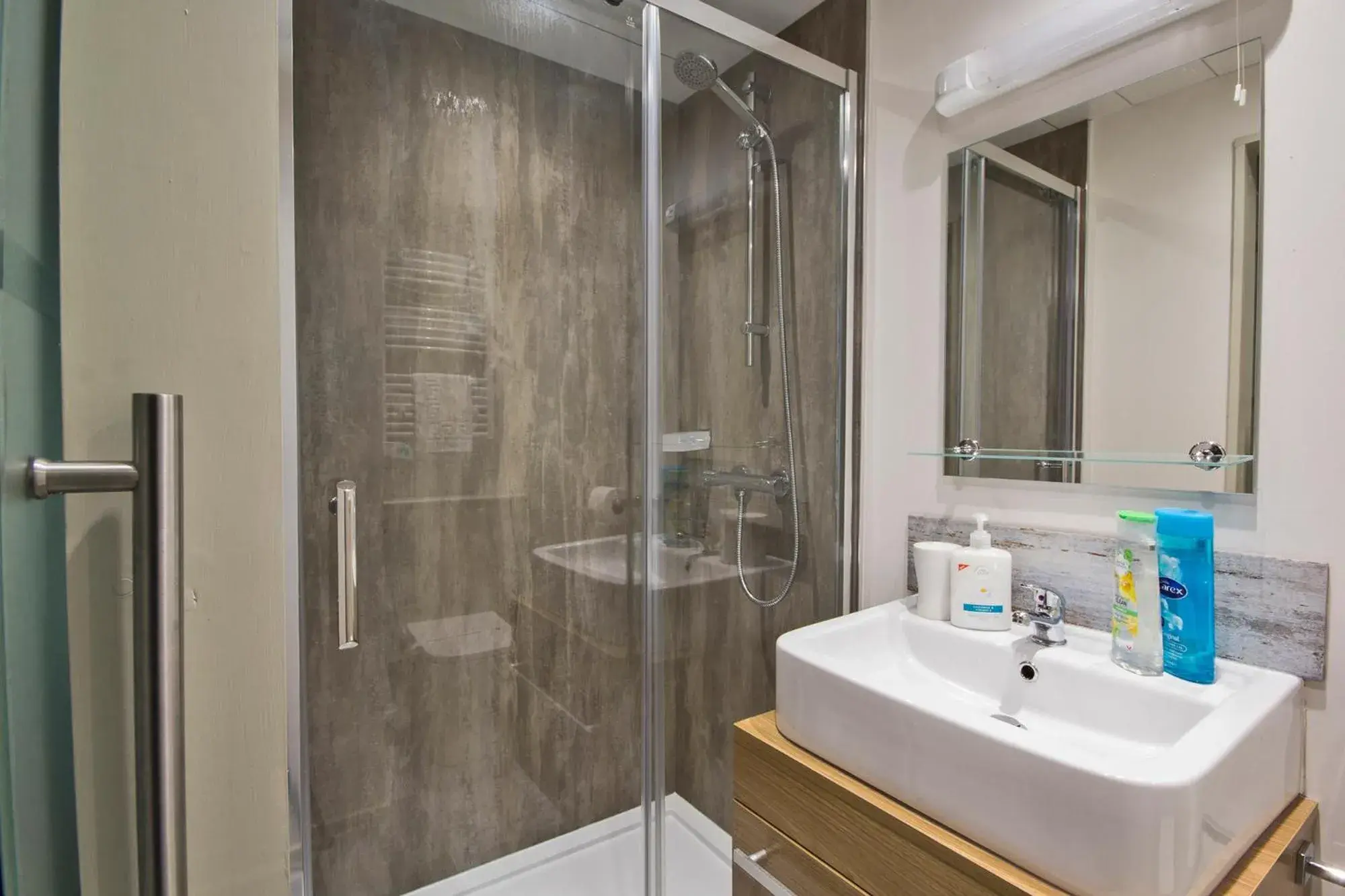 Standard Triple Room - Not Pet Friendly in Hawthorn Farm Guest House Standard Triple Room - Not Pet Friendly in Hawthorn Farm Guest House