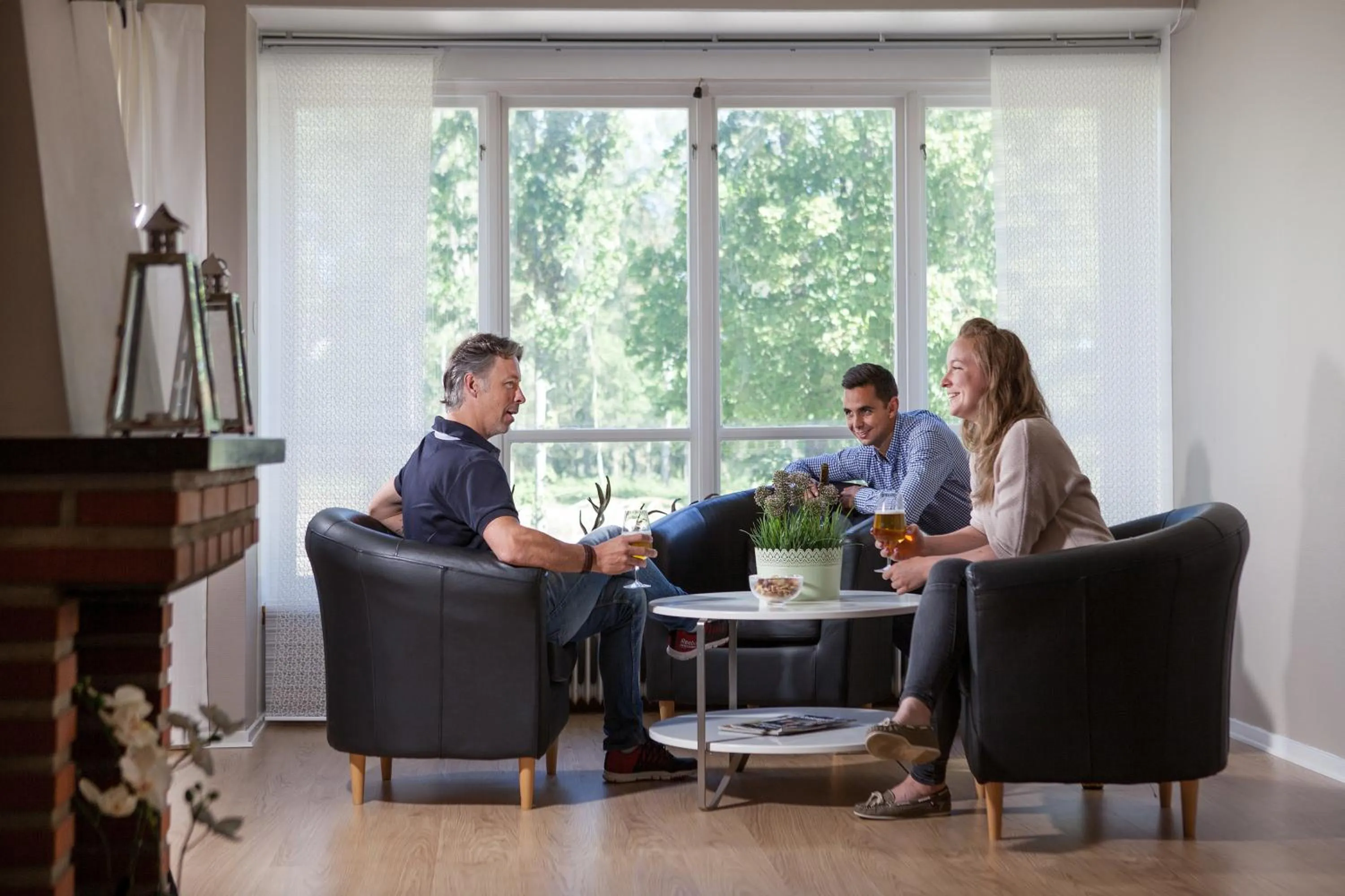 group of guests in Kosta Lodge