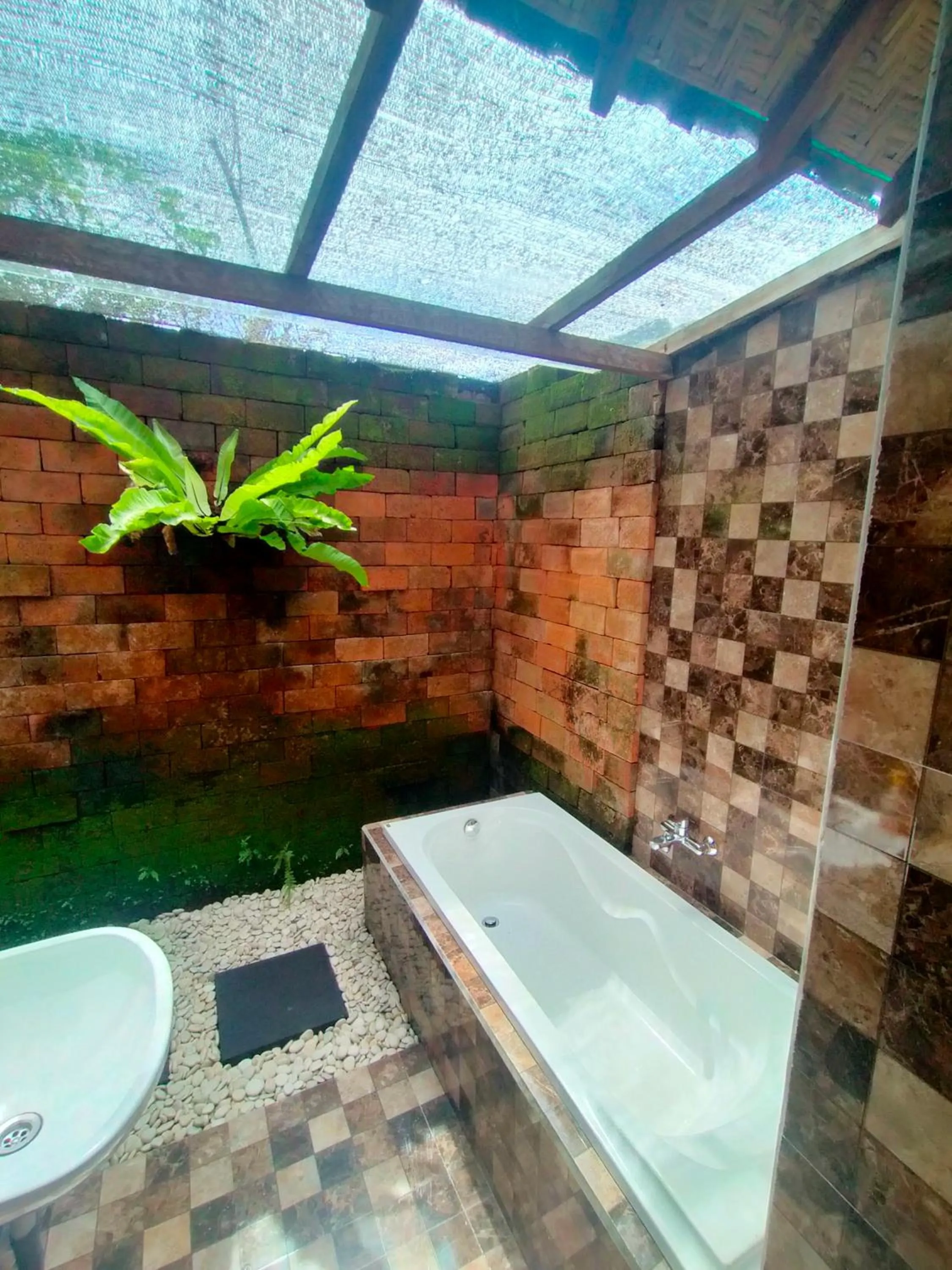 Hot Tub in Green Bowl Beach Villas