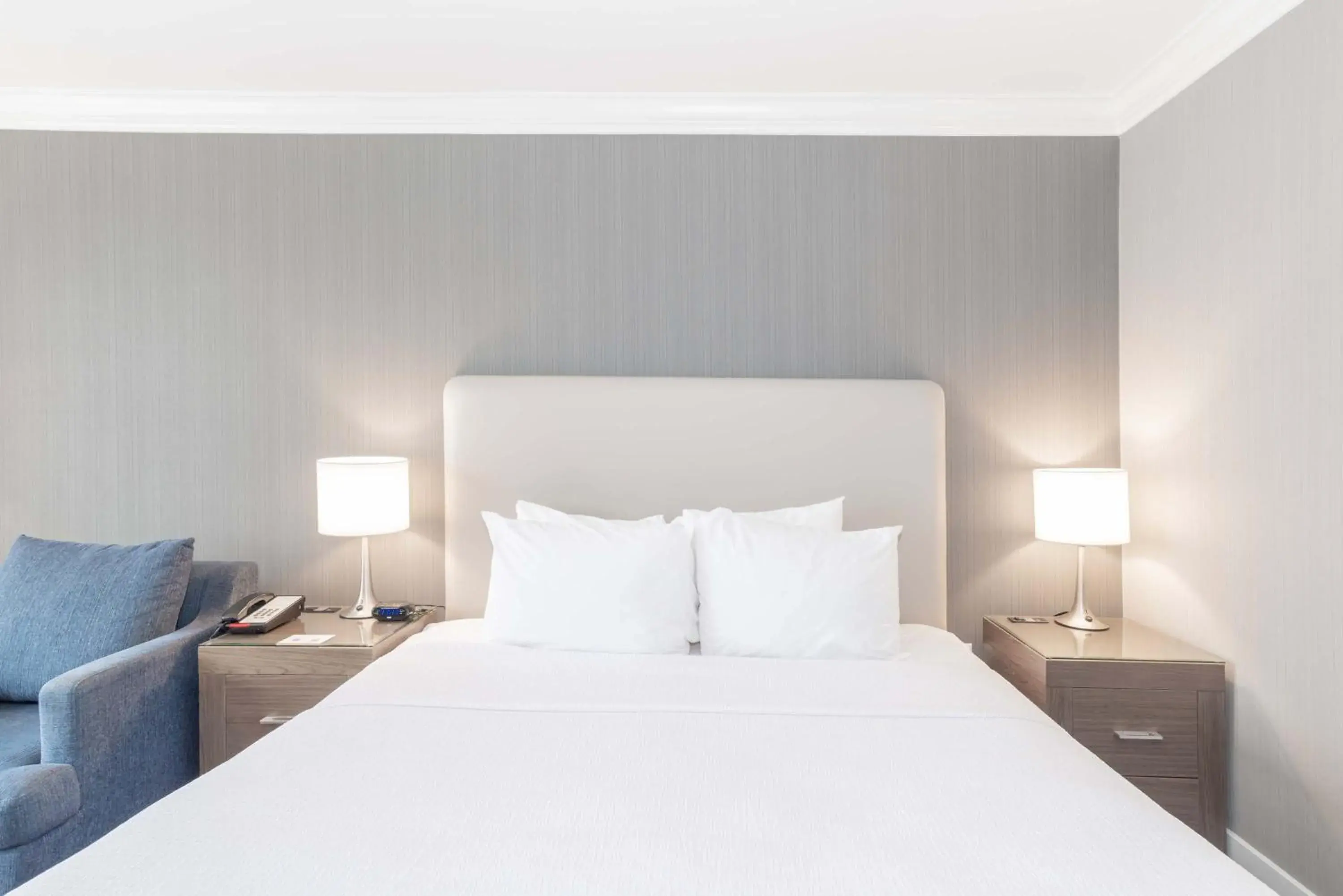 Photo of the whole room, Bed in Sandman Hotel Langley Photo of the whole room, Bed in Sandman Hotel Langley