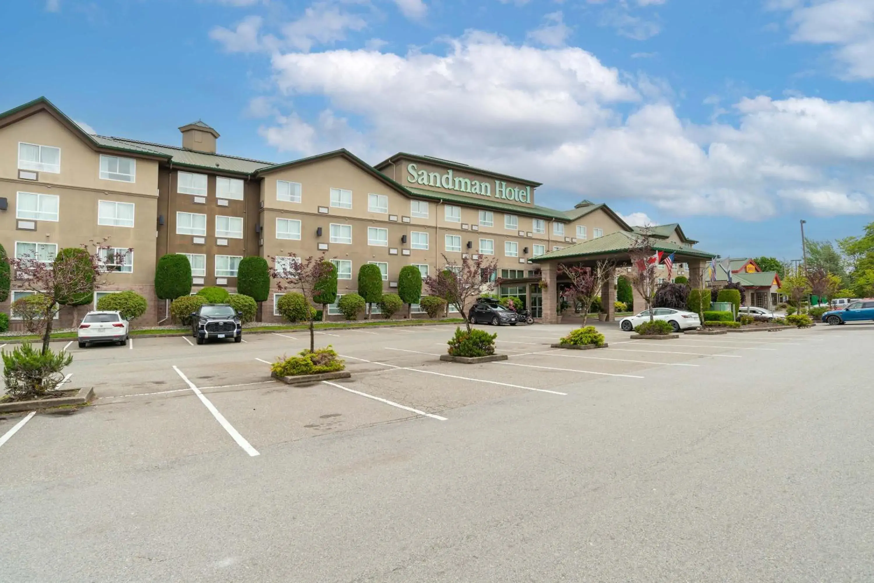 Property building in Sandman Hotel Langley Property building in Sandman Hotel Langley