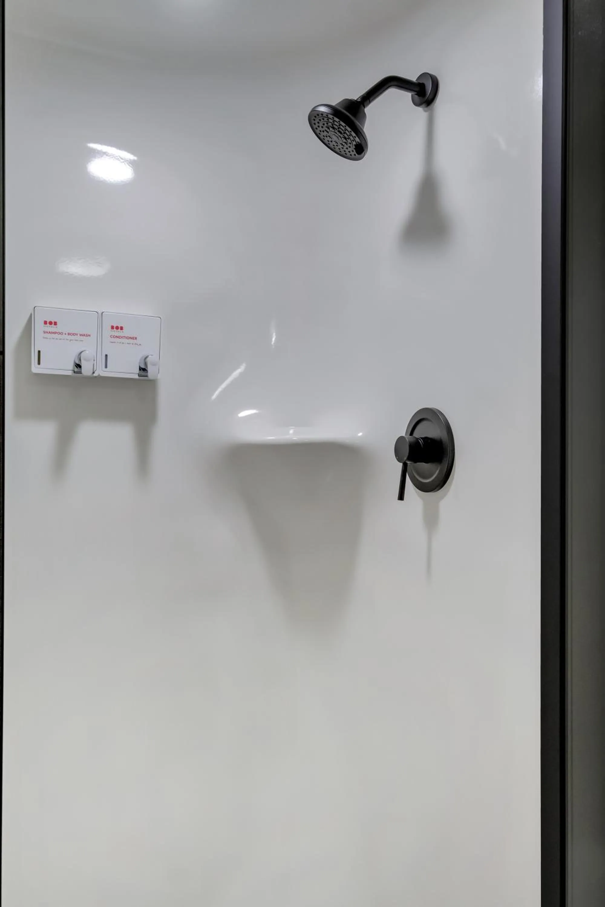 Shower in BOB Hotels Tallahassee - Boutique on Budget