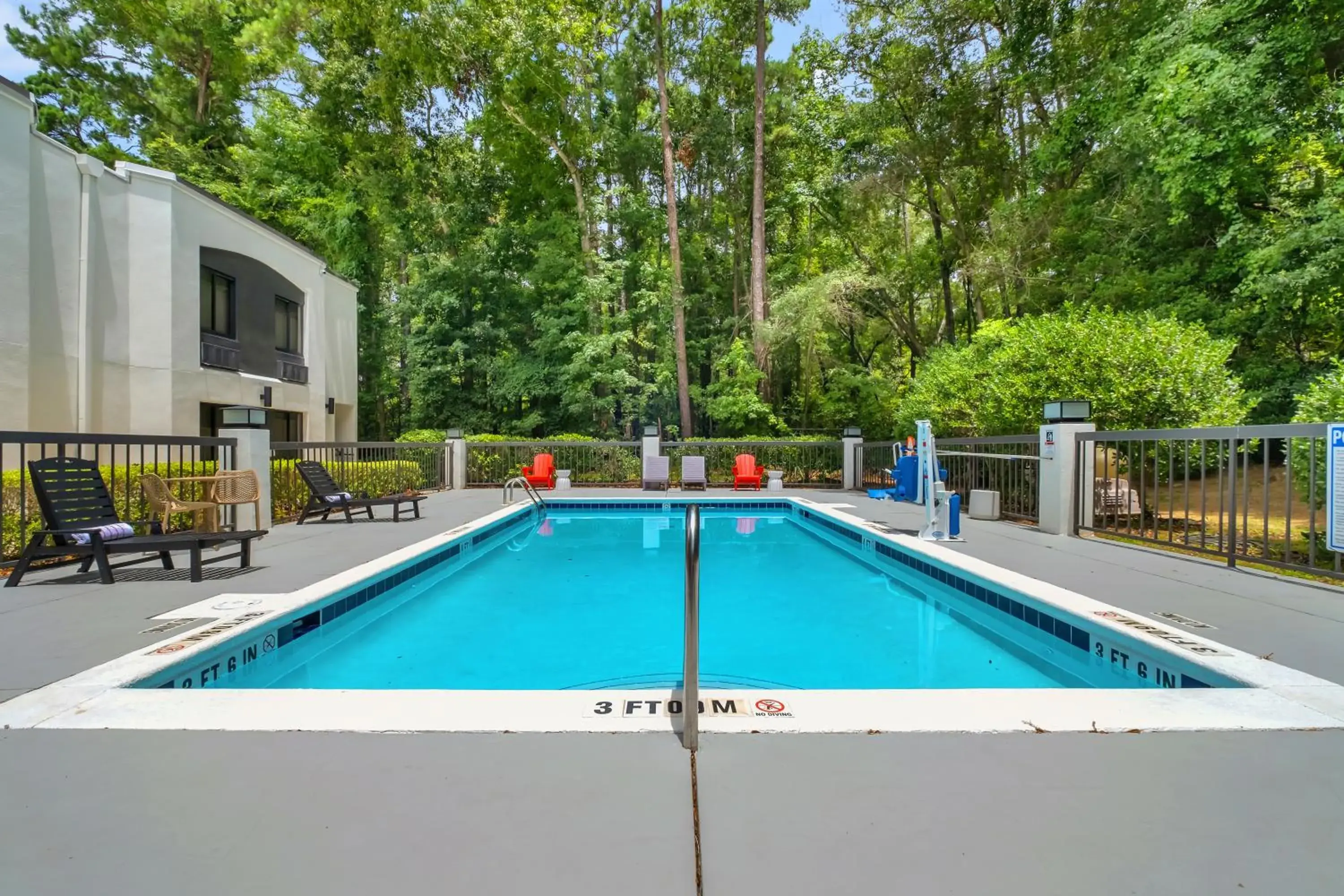 Pool view in BOB Hotels Tallahassee - Boutique on Budget Pool view in BOB Hotels Tallahassee - Boutique on Budget