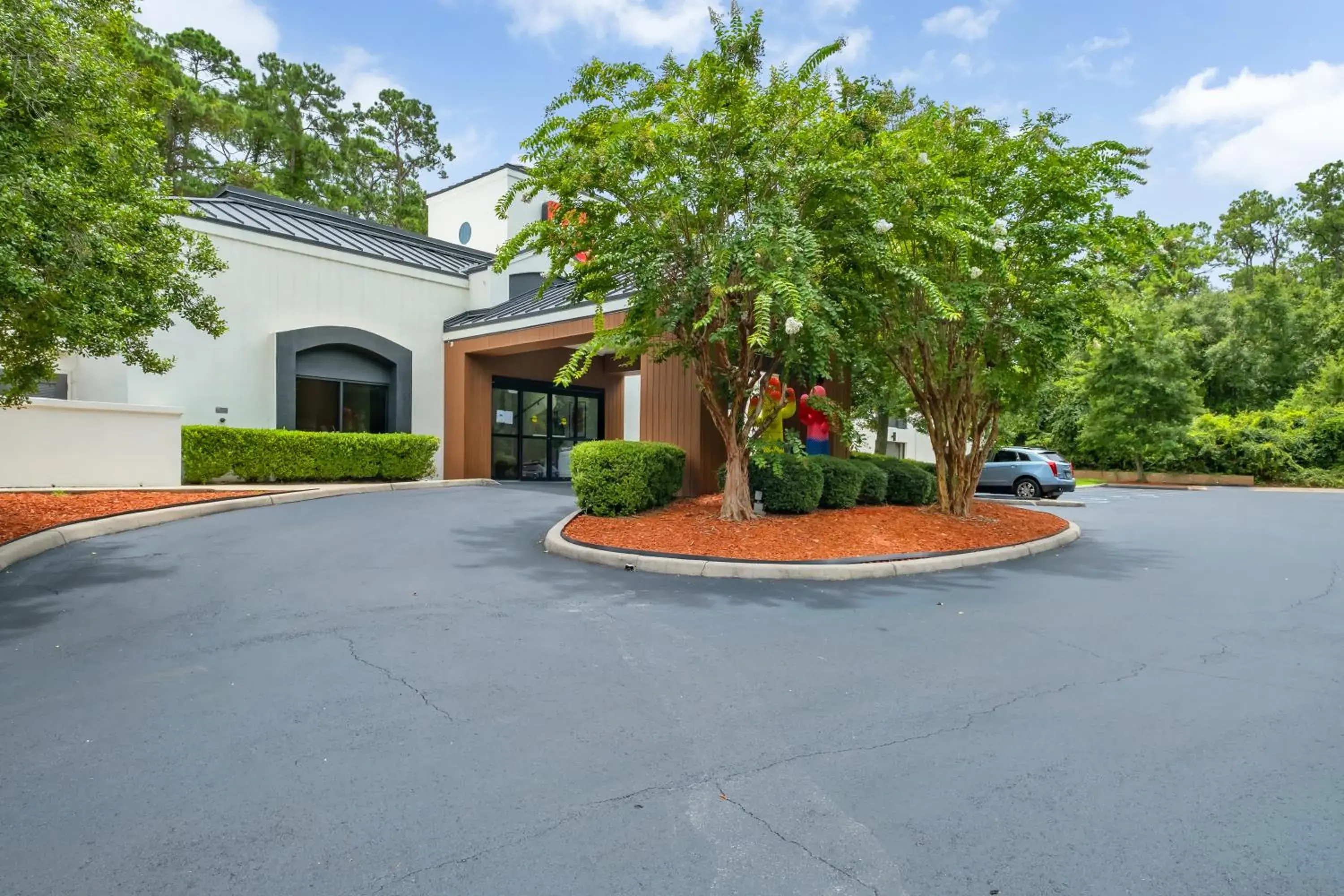 Property building in BOB Hotels Tallahassee - Boutique on Budget Property building in BOB Hotels Tallahassee - Boutique on Budget