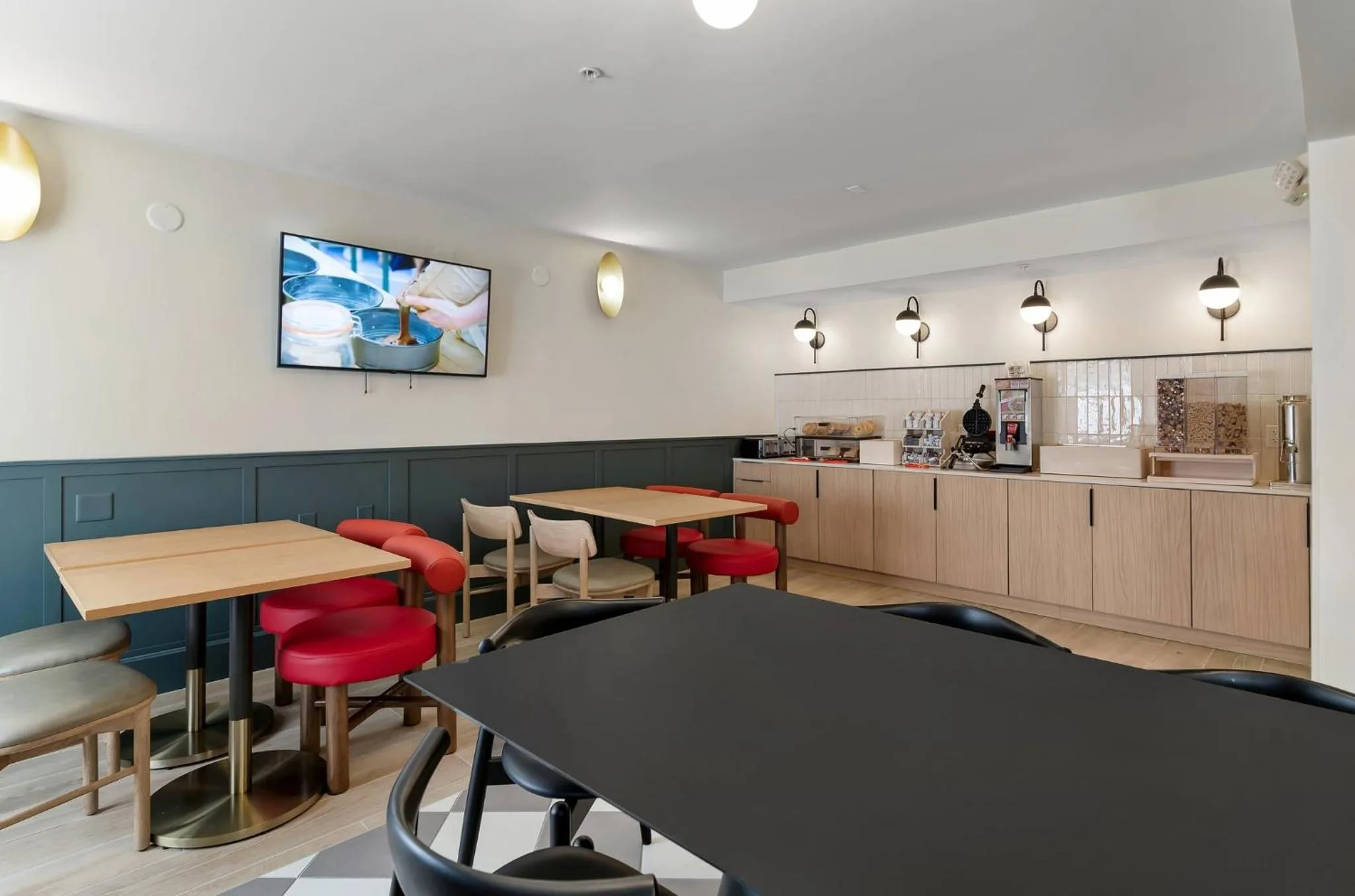 Breakfast in BOB Hotels Tallahassee - Boutique on Budget