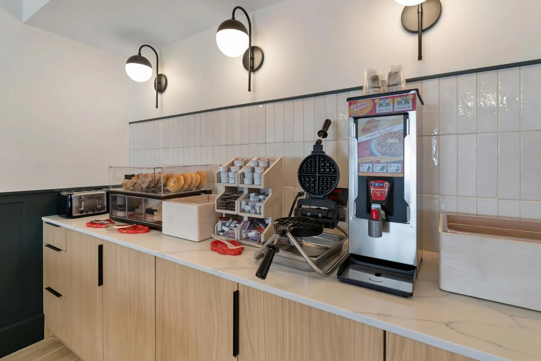 Breakfast in BOB Hotels Tallahassee - Boutique on Budget