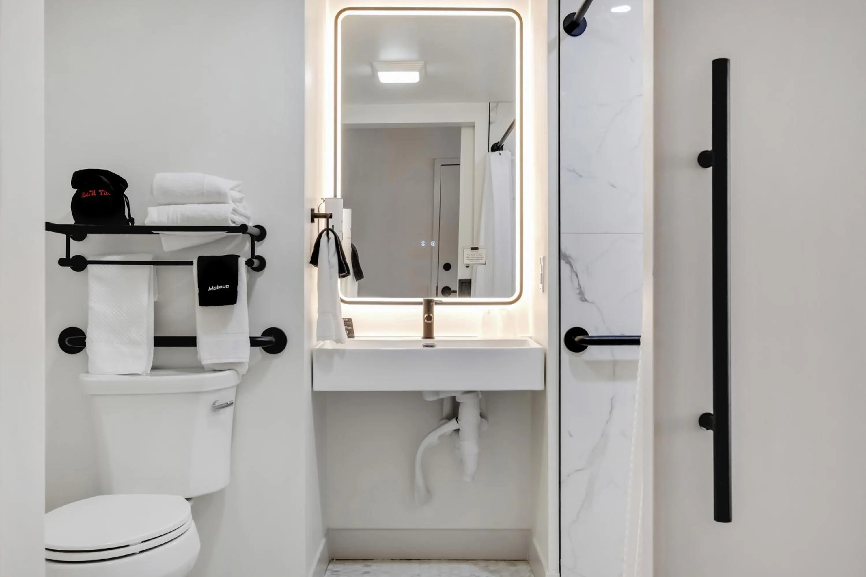 Bathroom in BOB Hotels Tallahassee - Boutique on Budget