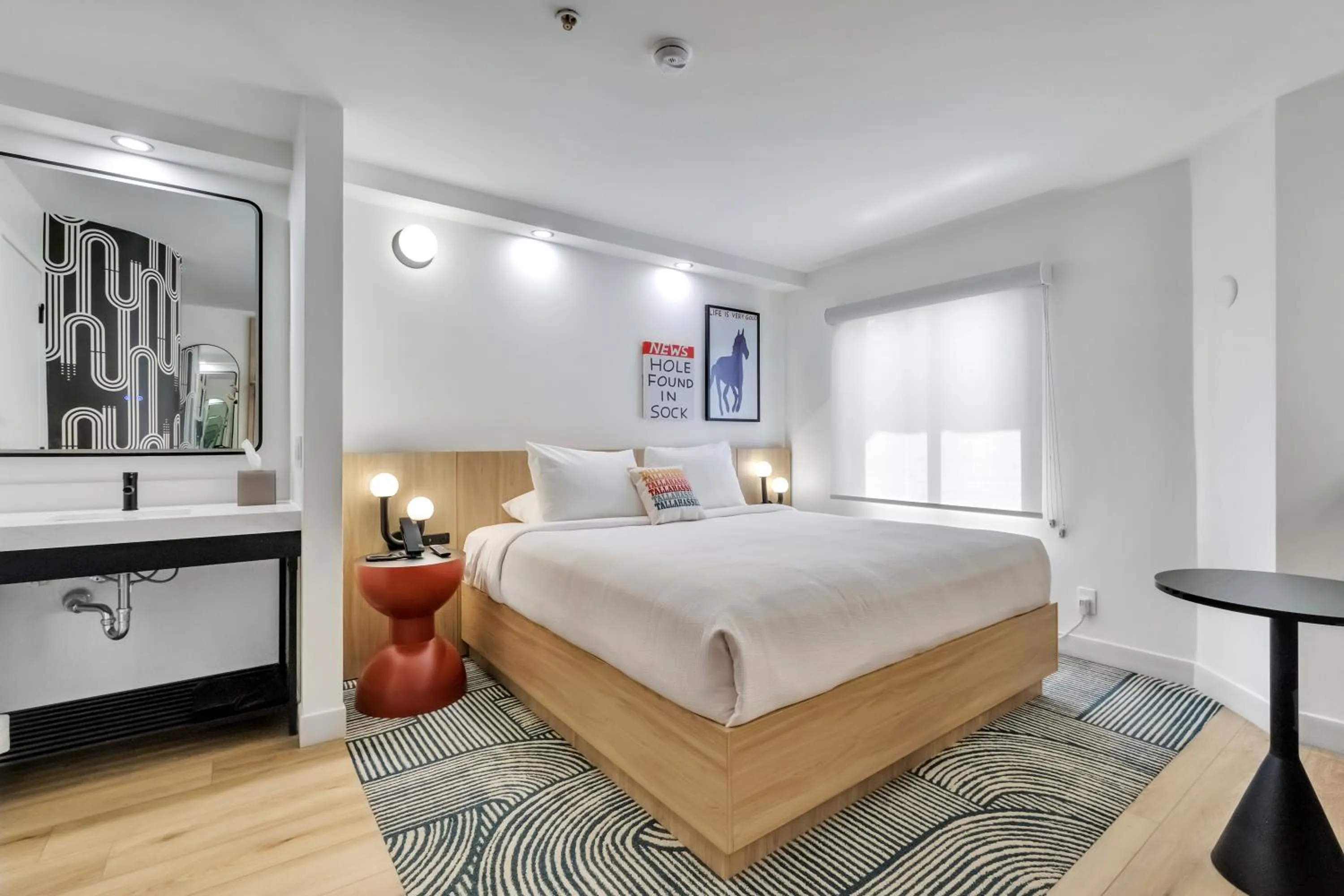 Photo of the whole room, Bed in BOB Hotels Tallahassee - Boutique on Budget