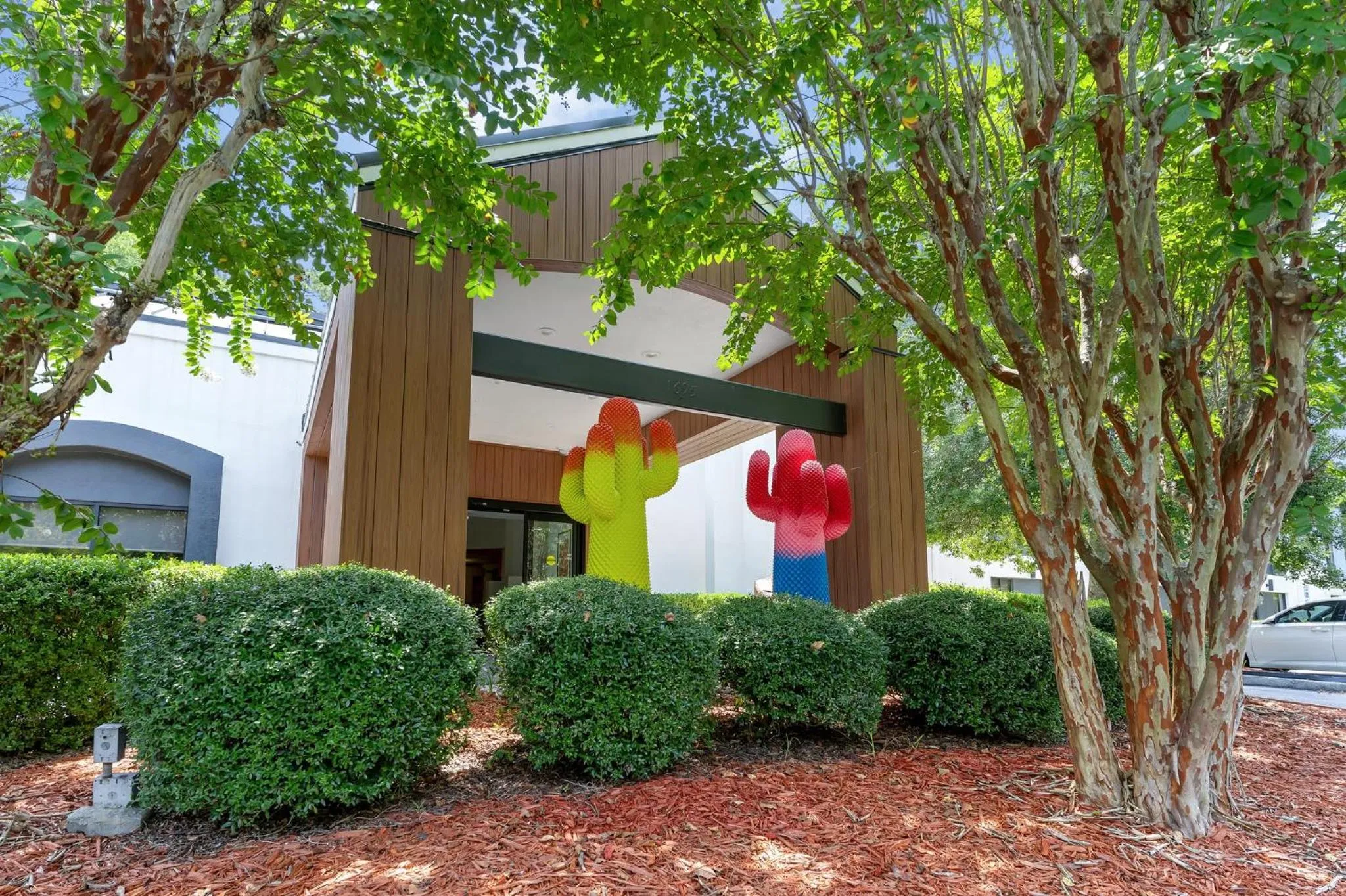 Property building in BOB Hotels Tallahassee - Boutique on Budget