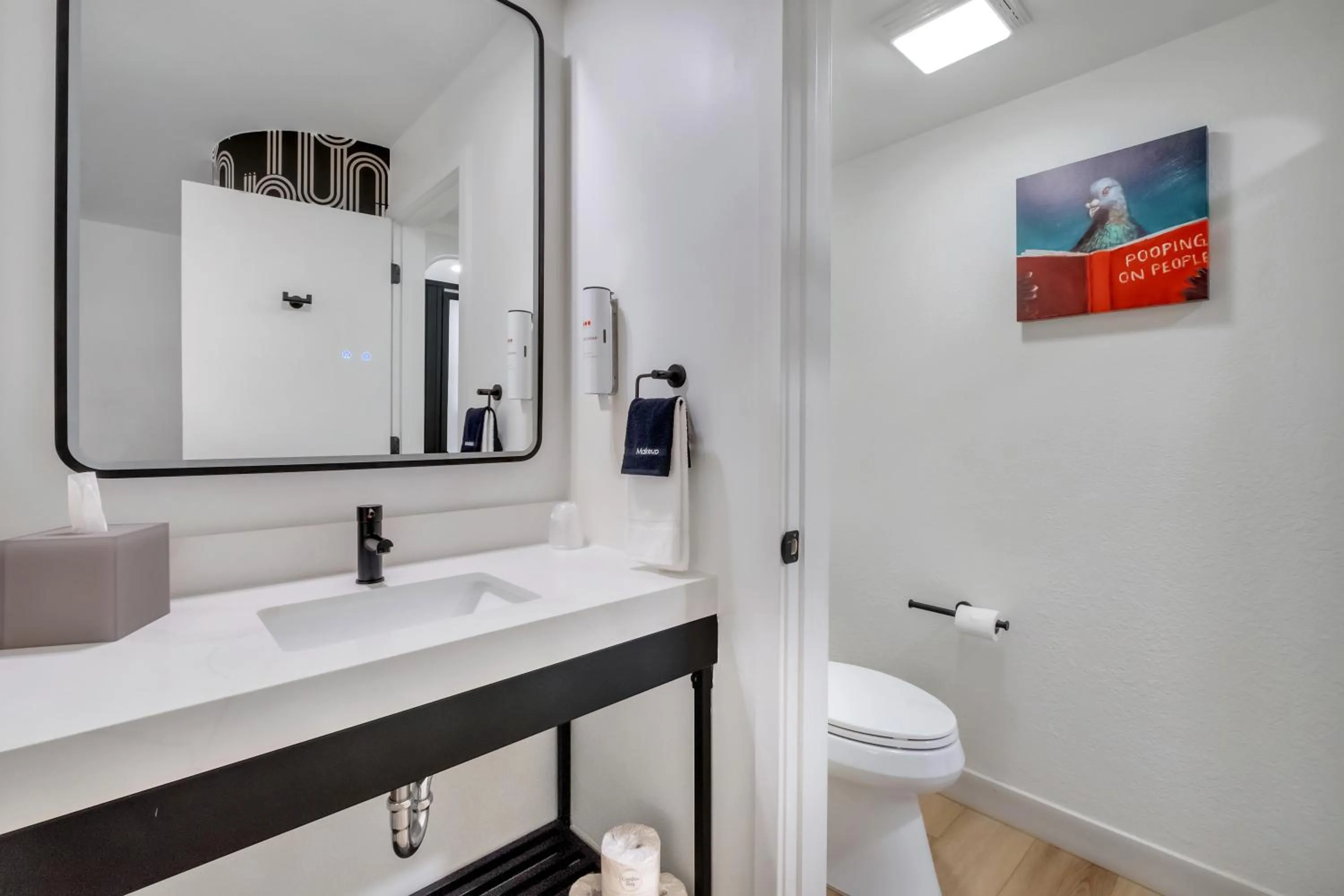 Toilet in BOB Hotels Tallahassee - Boutique on Budget