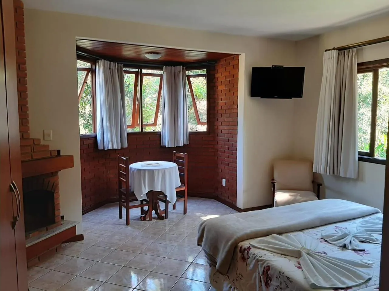 Bedroom, Bed in Pousada Solar das Montanhas