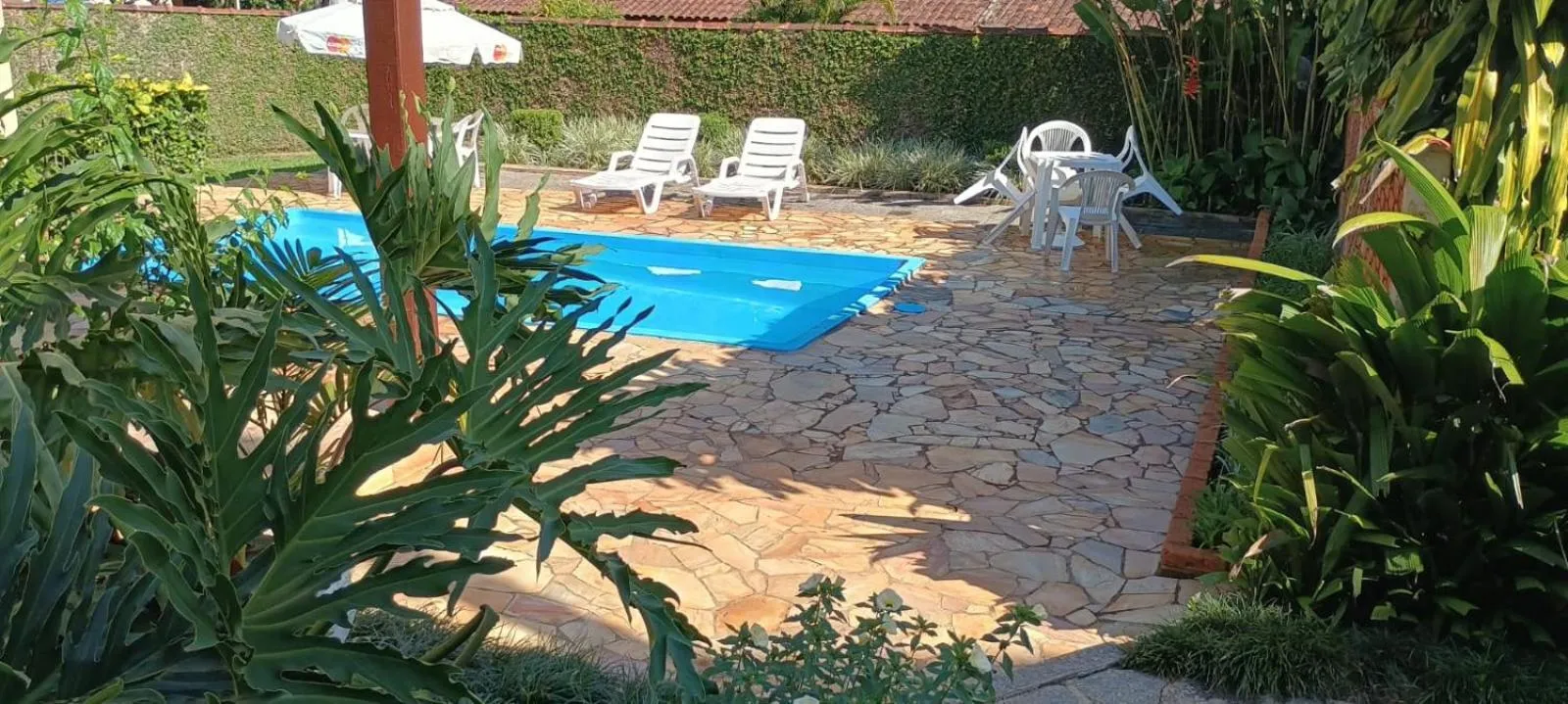 Pool view in Pousada Solar das Montanhas