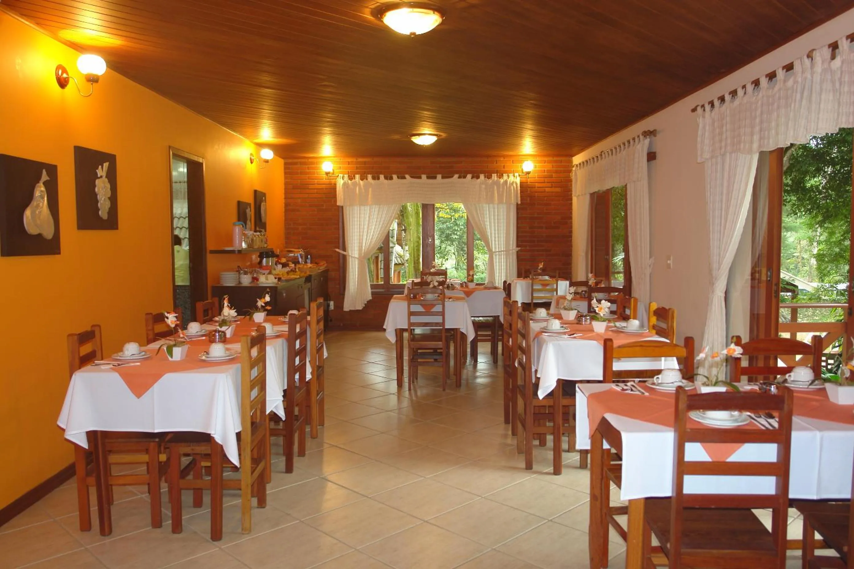Restaurant/places to eat in Pousada Solar das Montanhas