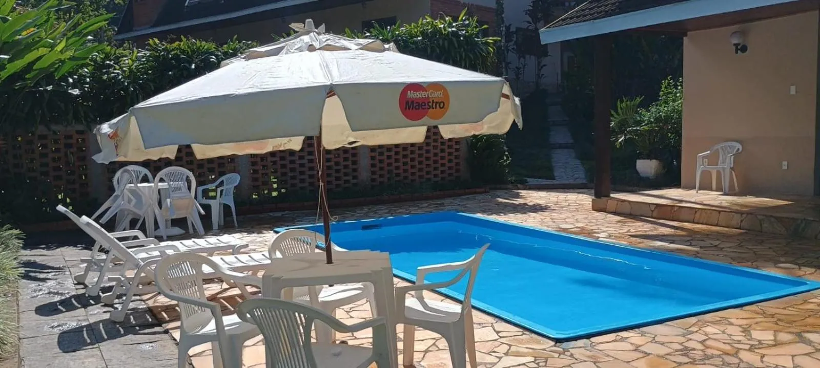 Swimming pool in Pousada Solar das Montanhas