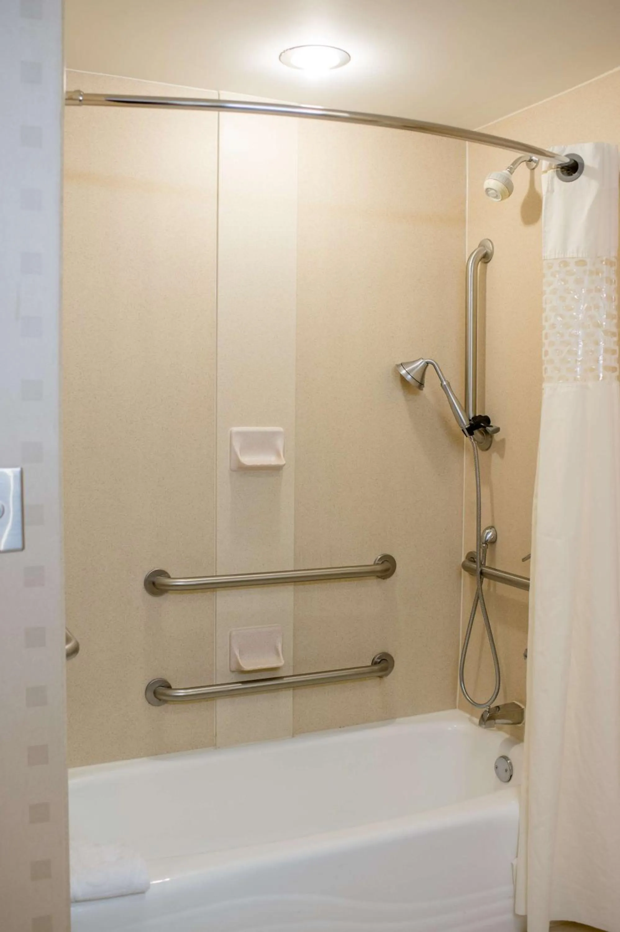 Bathroom in Hampton Inn Oxford-West