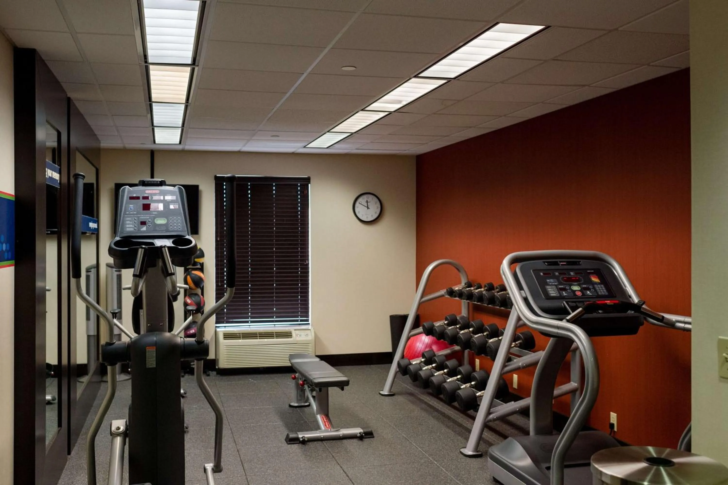 Fitness centre/facilities in Hampton Inn Oxford-West