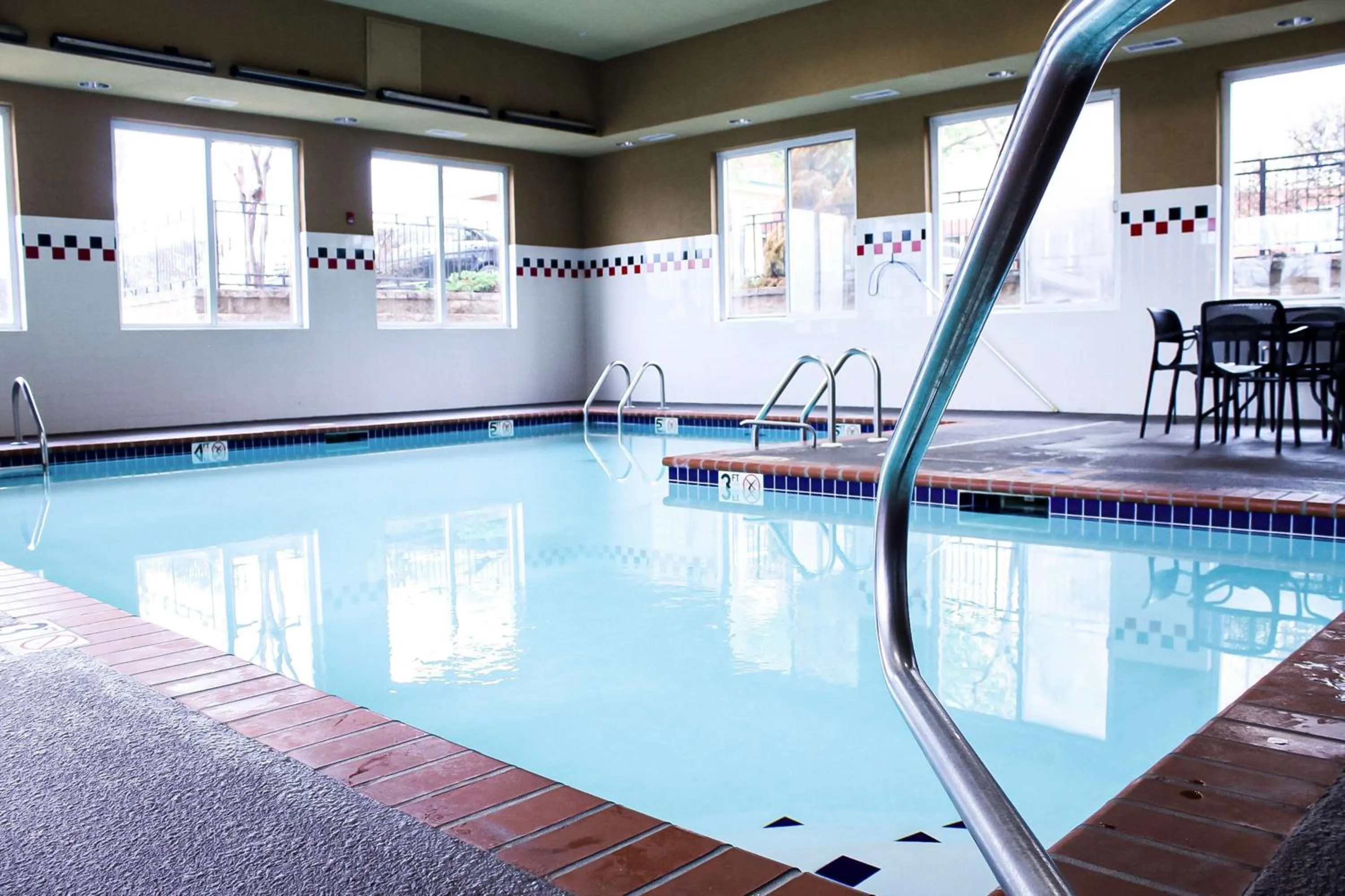 Pool view in Hampton Inn Oxford-West