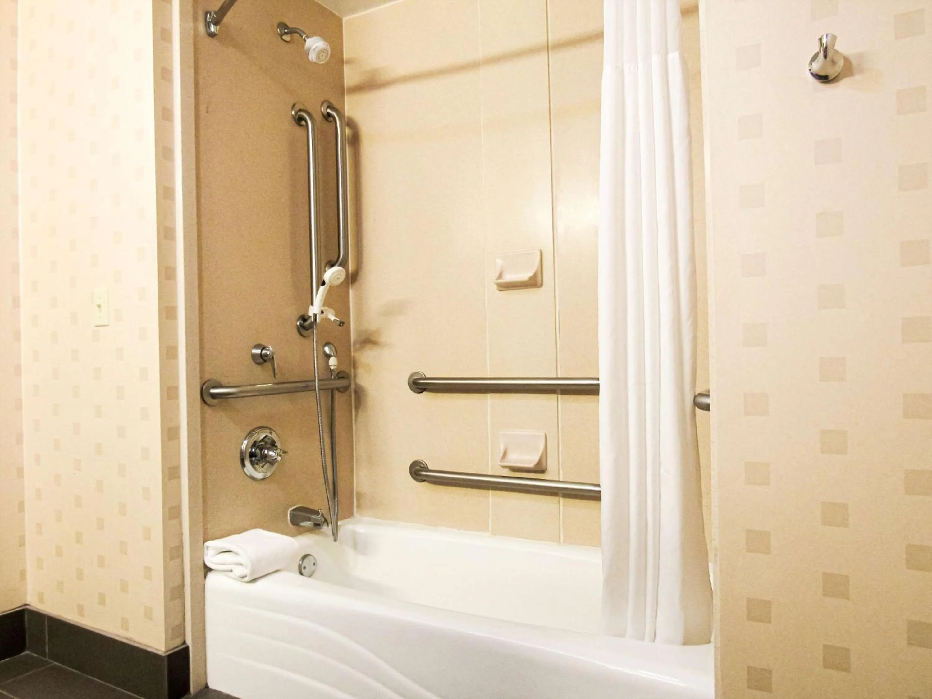 Bathroom in Hampton Inn Oxford-West