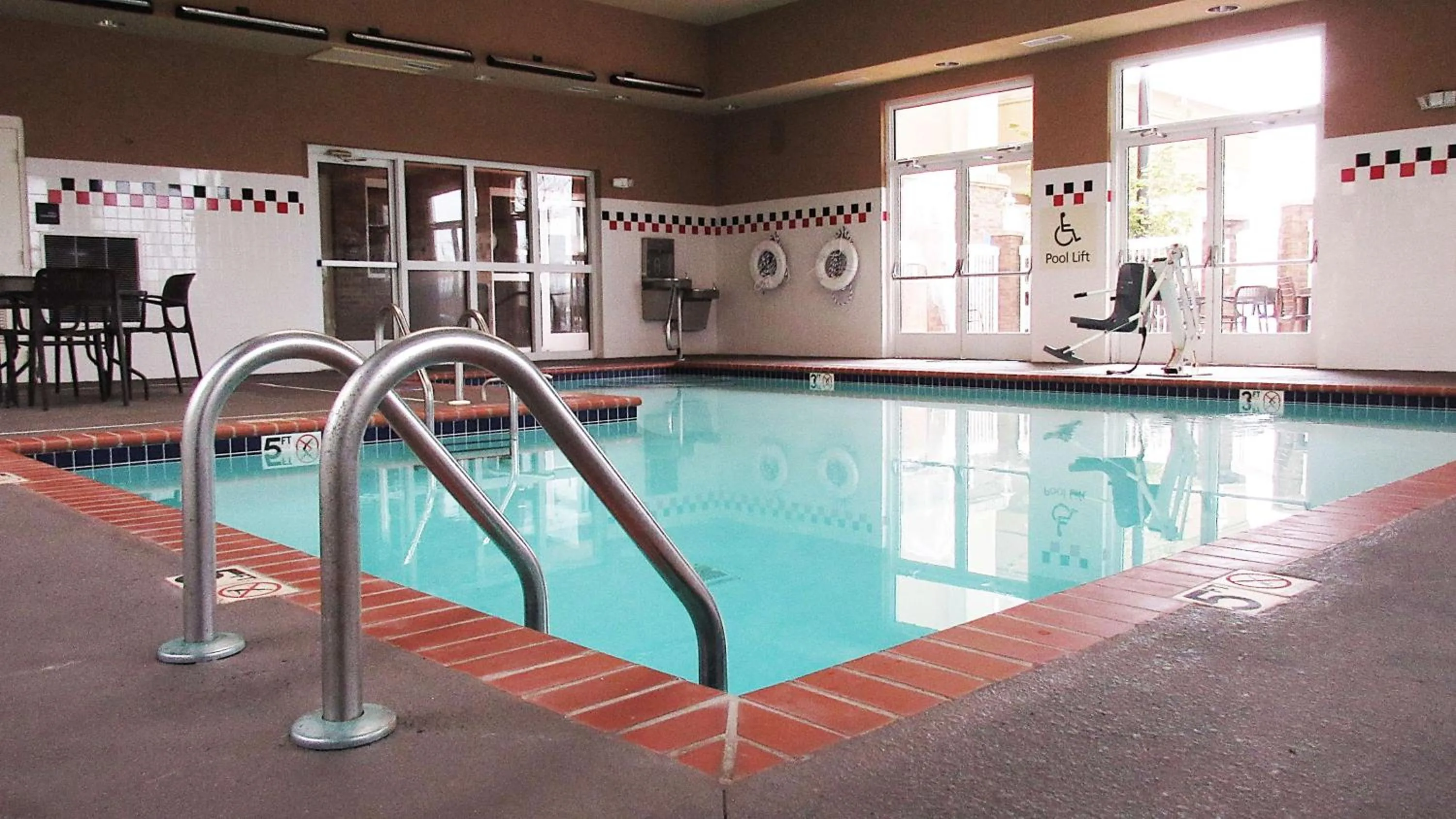 Pool view in Hampton Inn Oxford-West