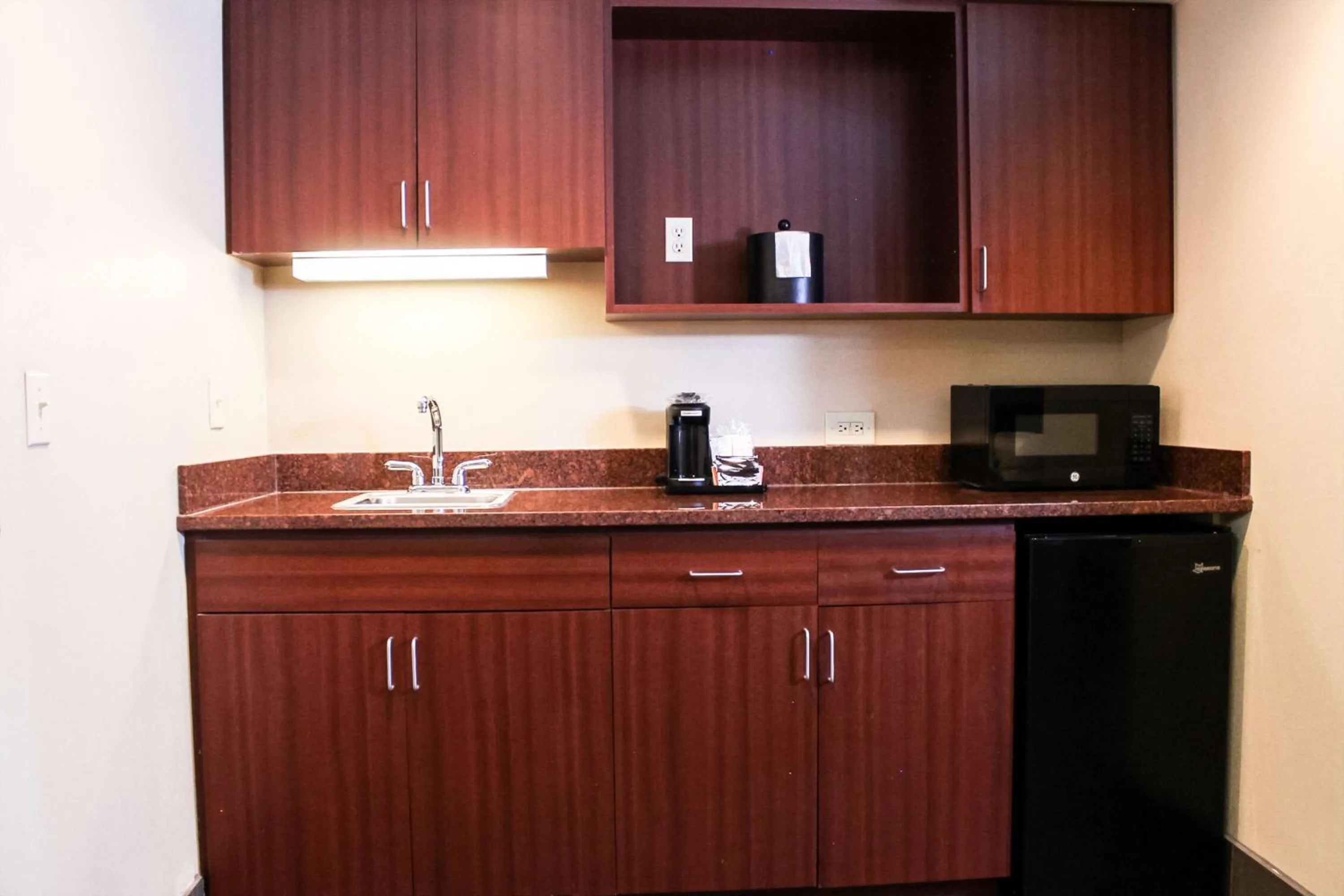 Kitchen or kitchenette in Hampton Inn Oxford-West