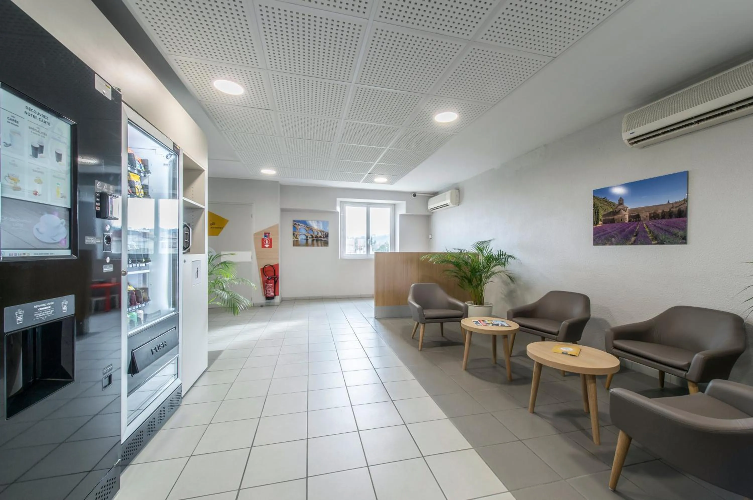 Living room in B&B HOTEL Orange