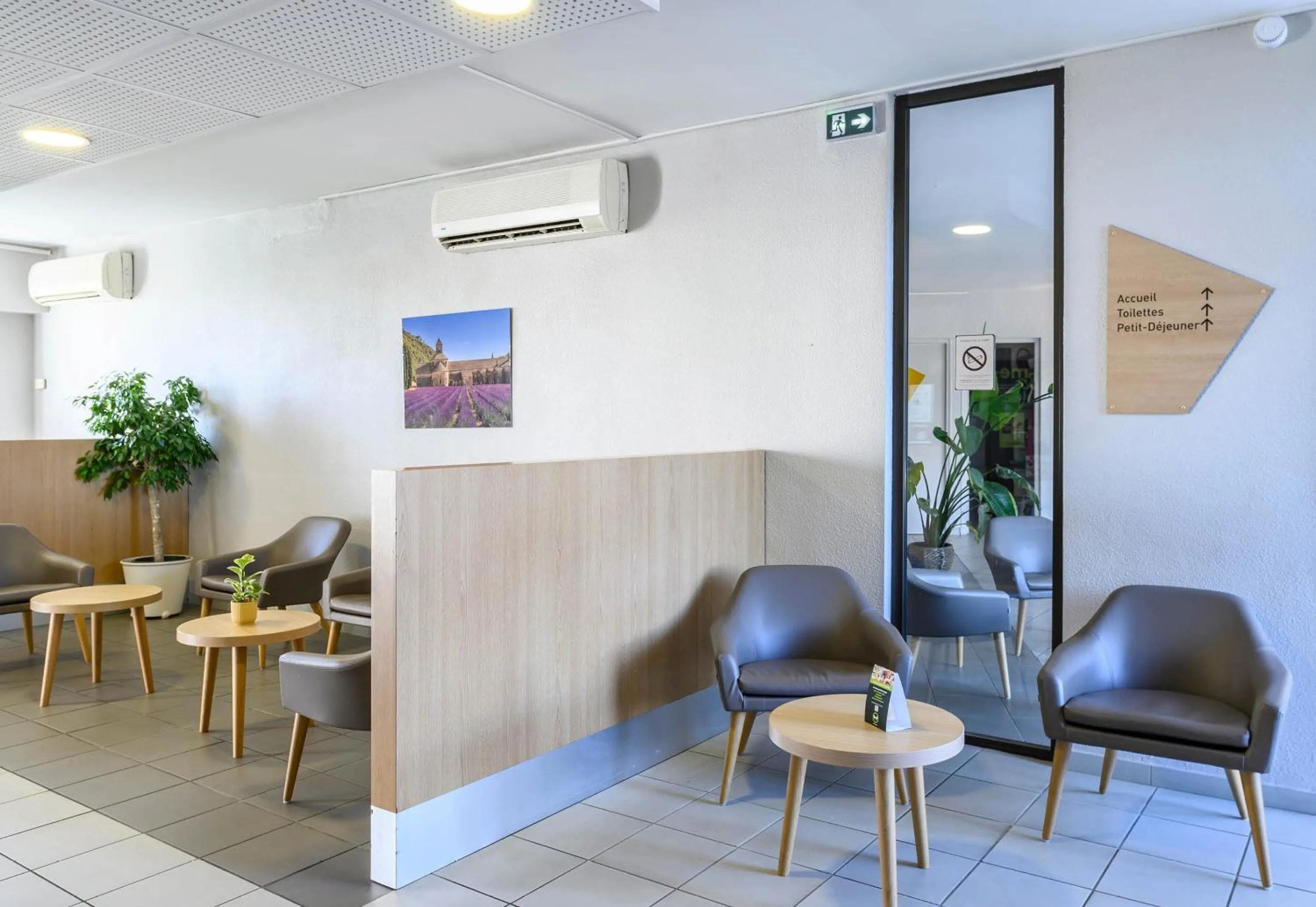 Seating area in B&B HOTEL Orange