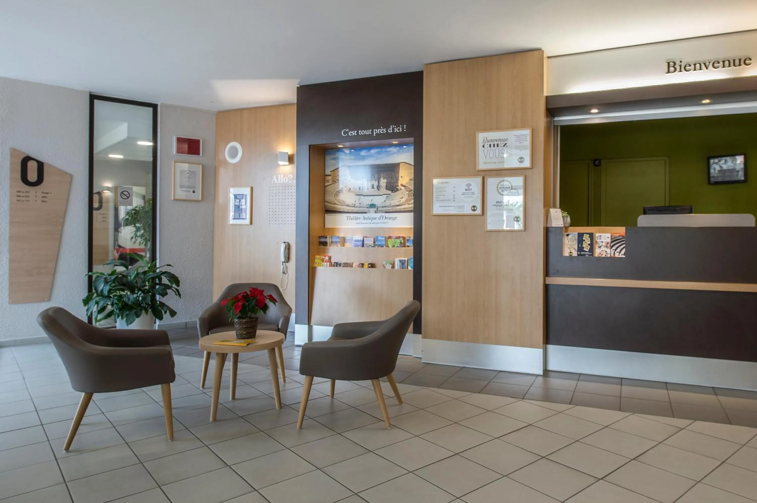 Lobby or reception in B&B HOTEL Orange