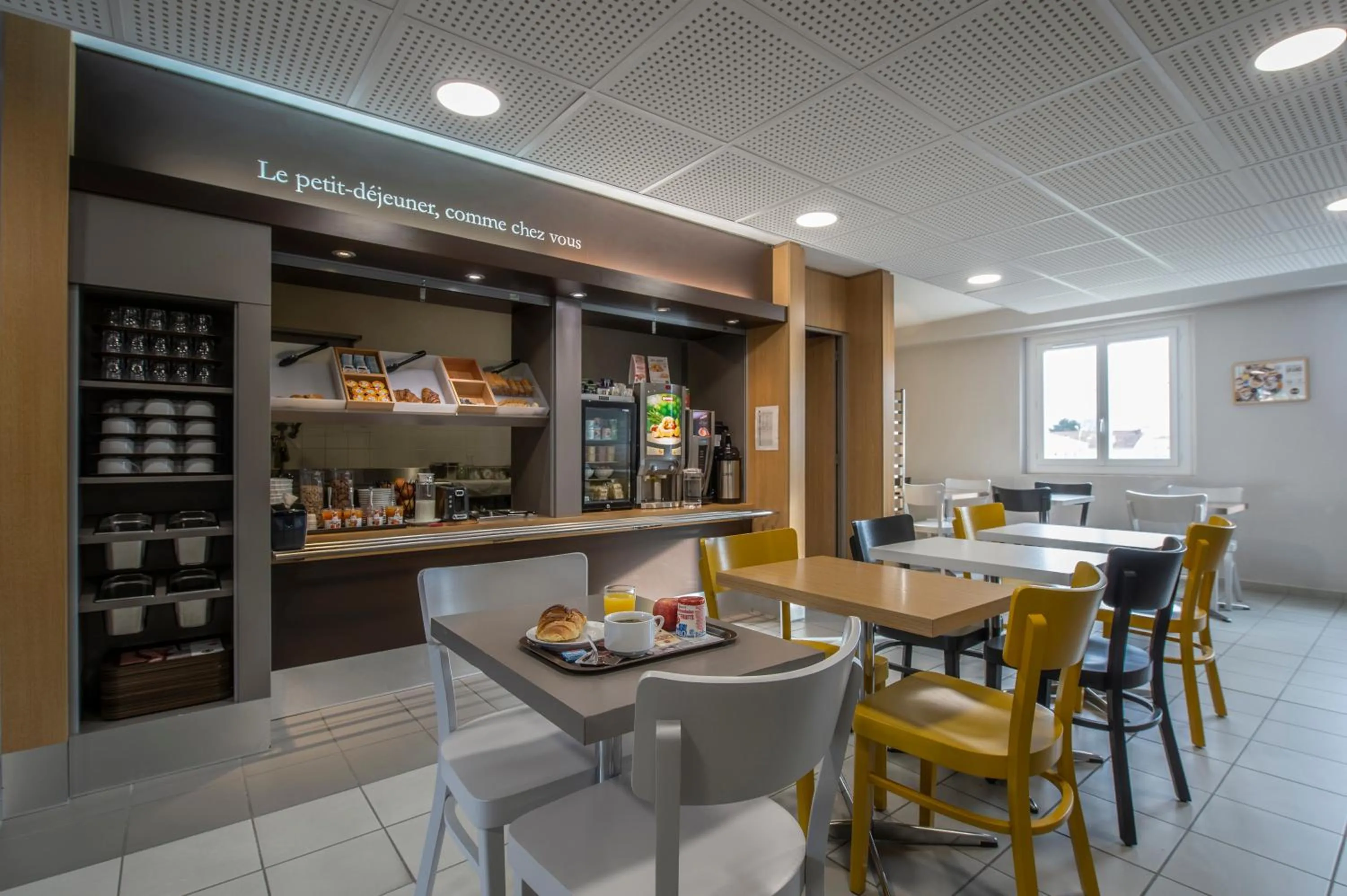 Buffet breakfast in B&B HOTEL Orange