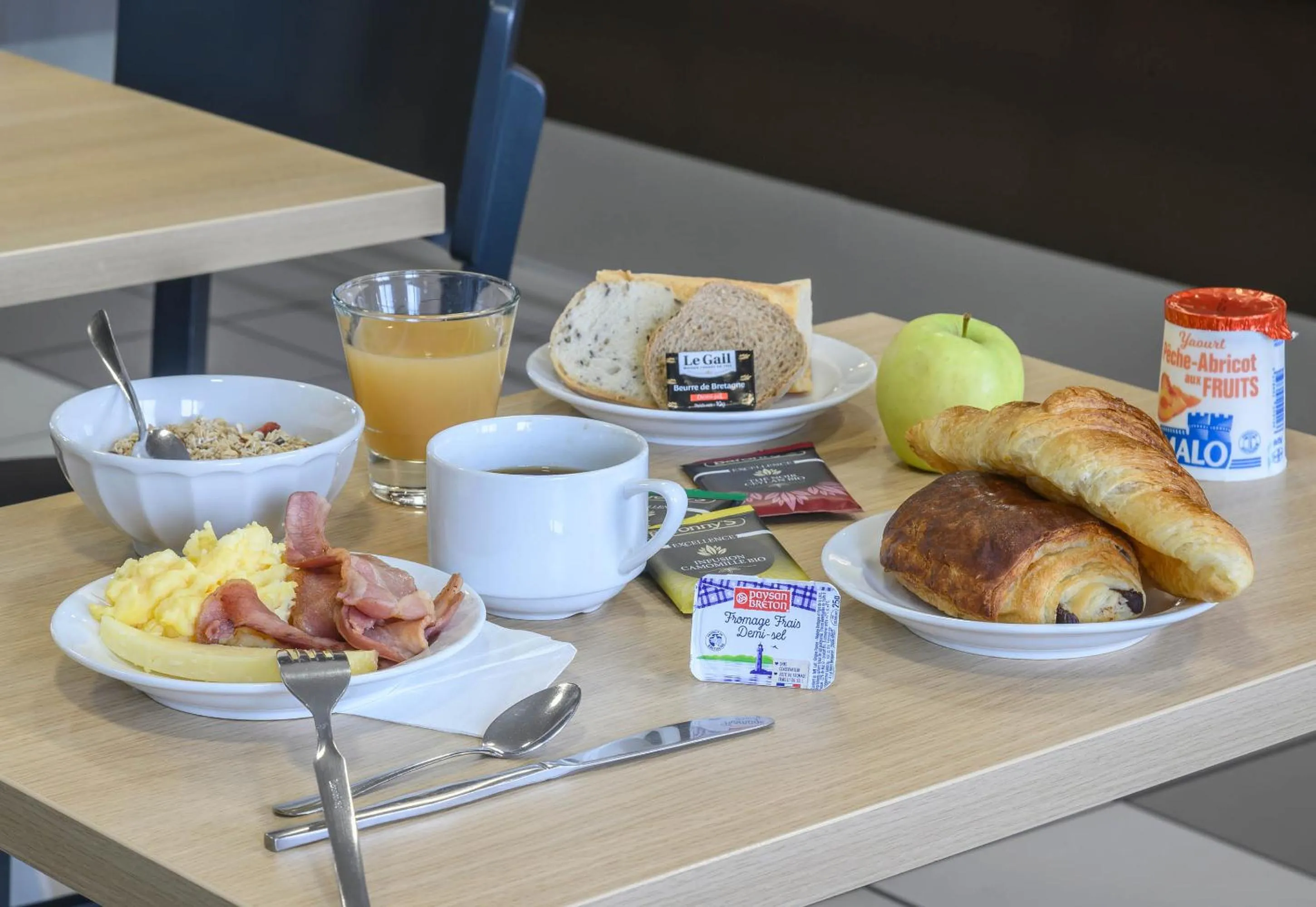 Breakfast in B&B HOTEL Orange