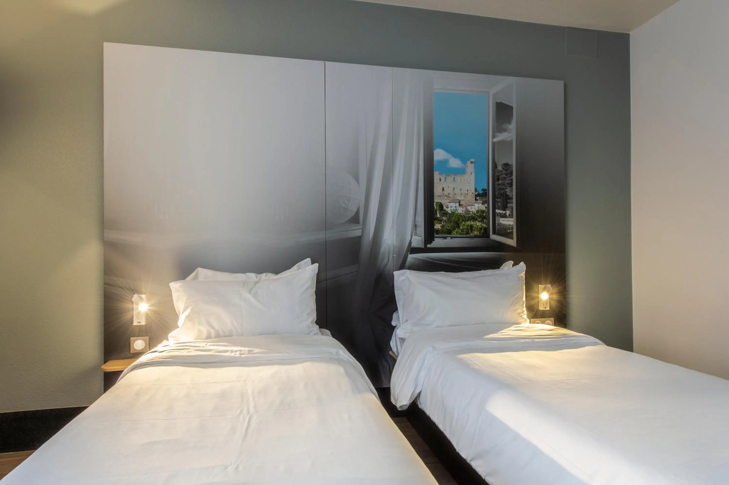 Bedroom, Bed in B&B HOTEL Orange