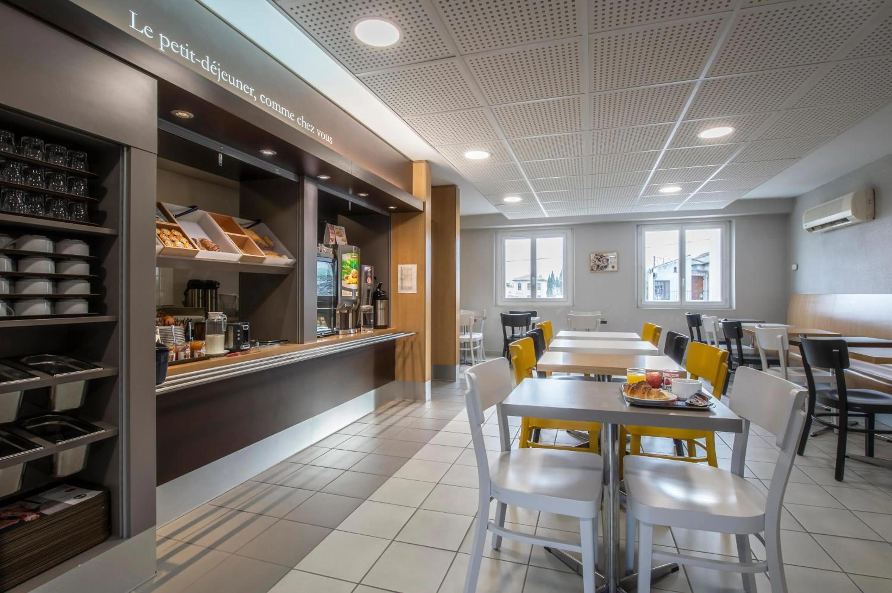 Buffet breakfast in B&B HOTEL Orange