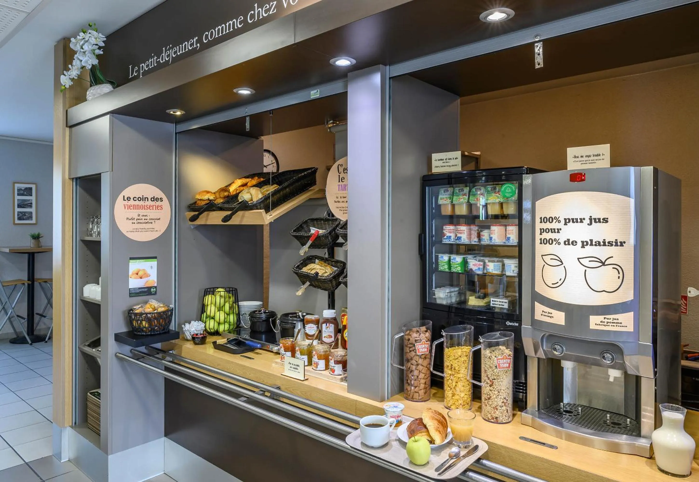 Buffet breakfast in B&B HOTEL Orange