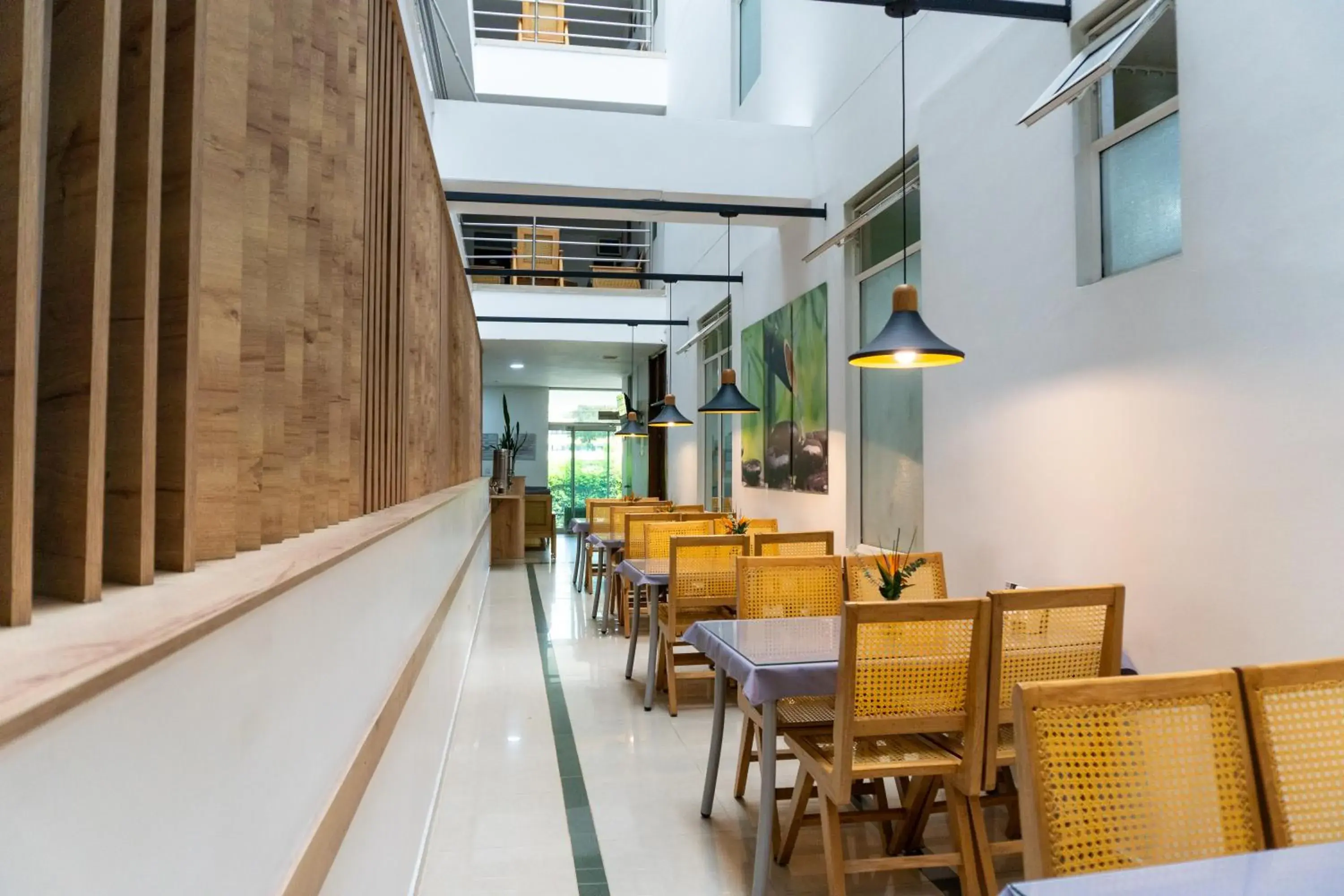 Restaurant/places to eat in Hotel Alcaravan Medellín Restaurant/places to eat in Hotel Alcaravan Medellín