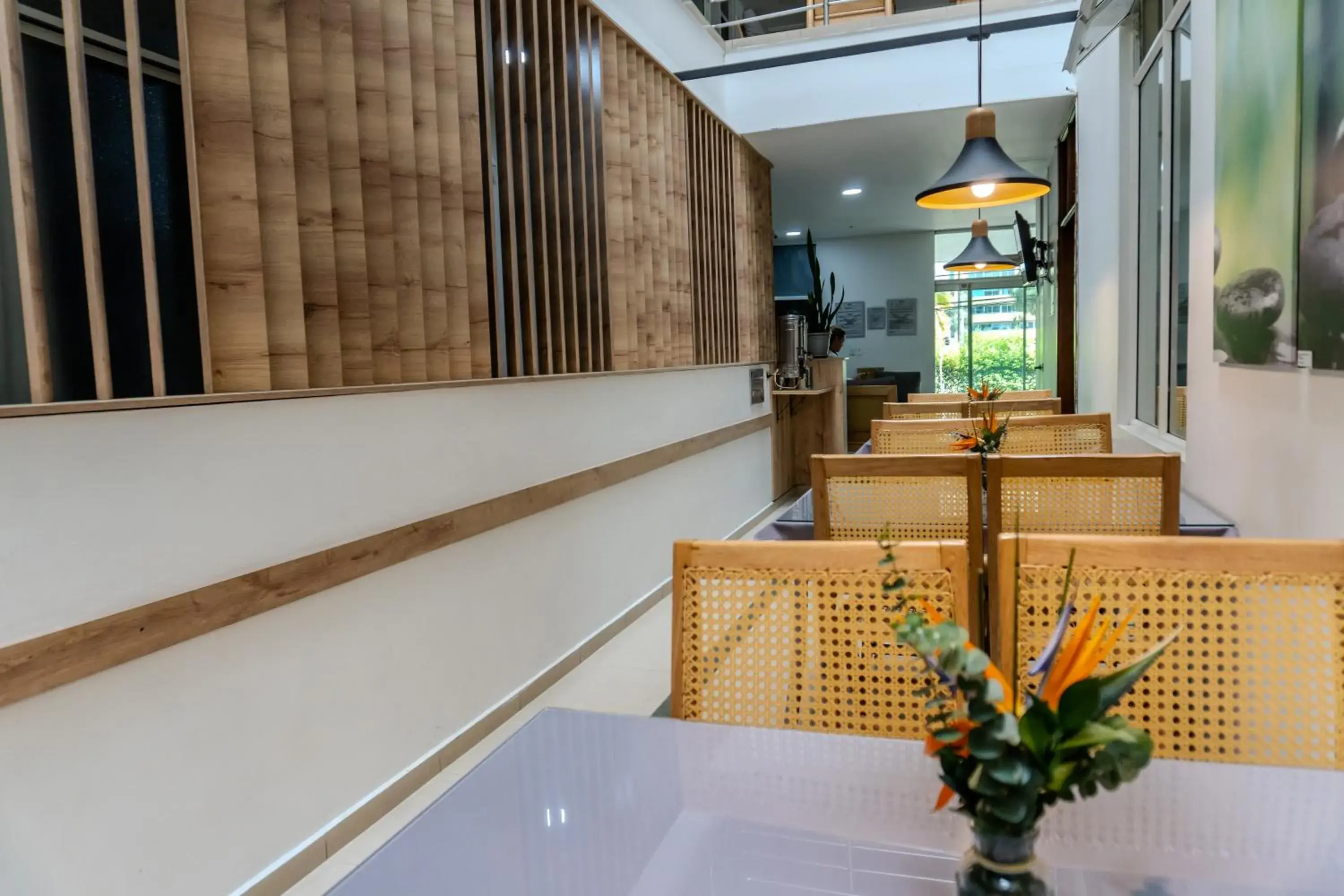 Restaurant/places to eat in Hotel Alcaravan Medellín Restaurant/places to eat in Hotel Alcaravan Medellín