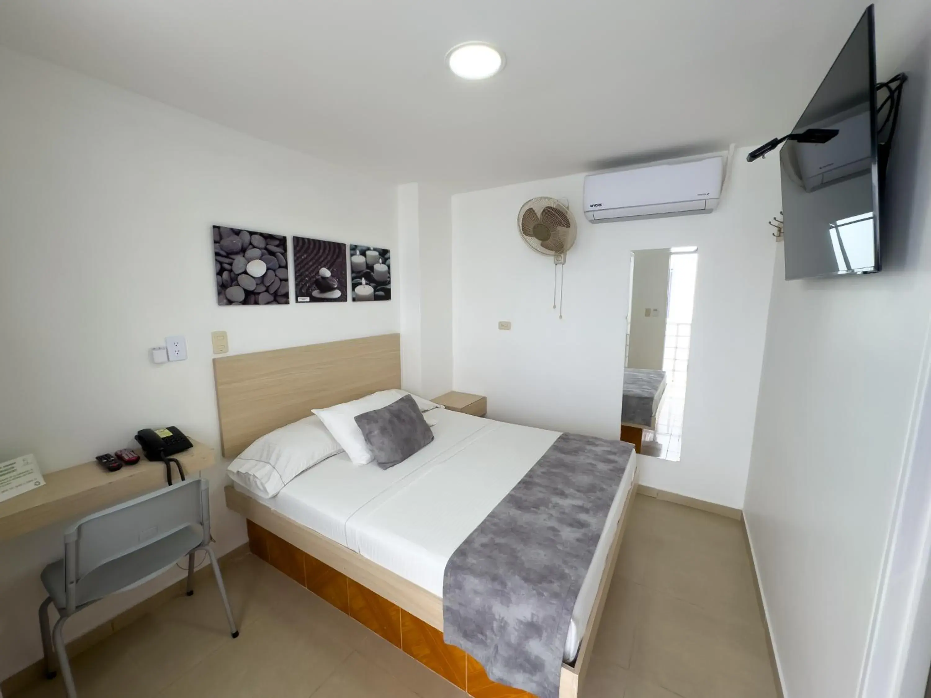 Superior Double Room in Hotel Alcaravan Medellín Superior Double Room in Hotel Alcaravan Medellín