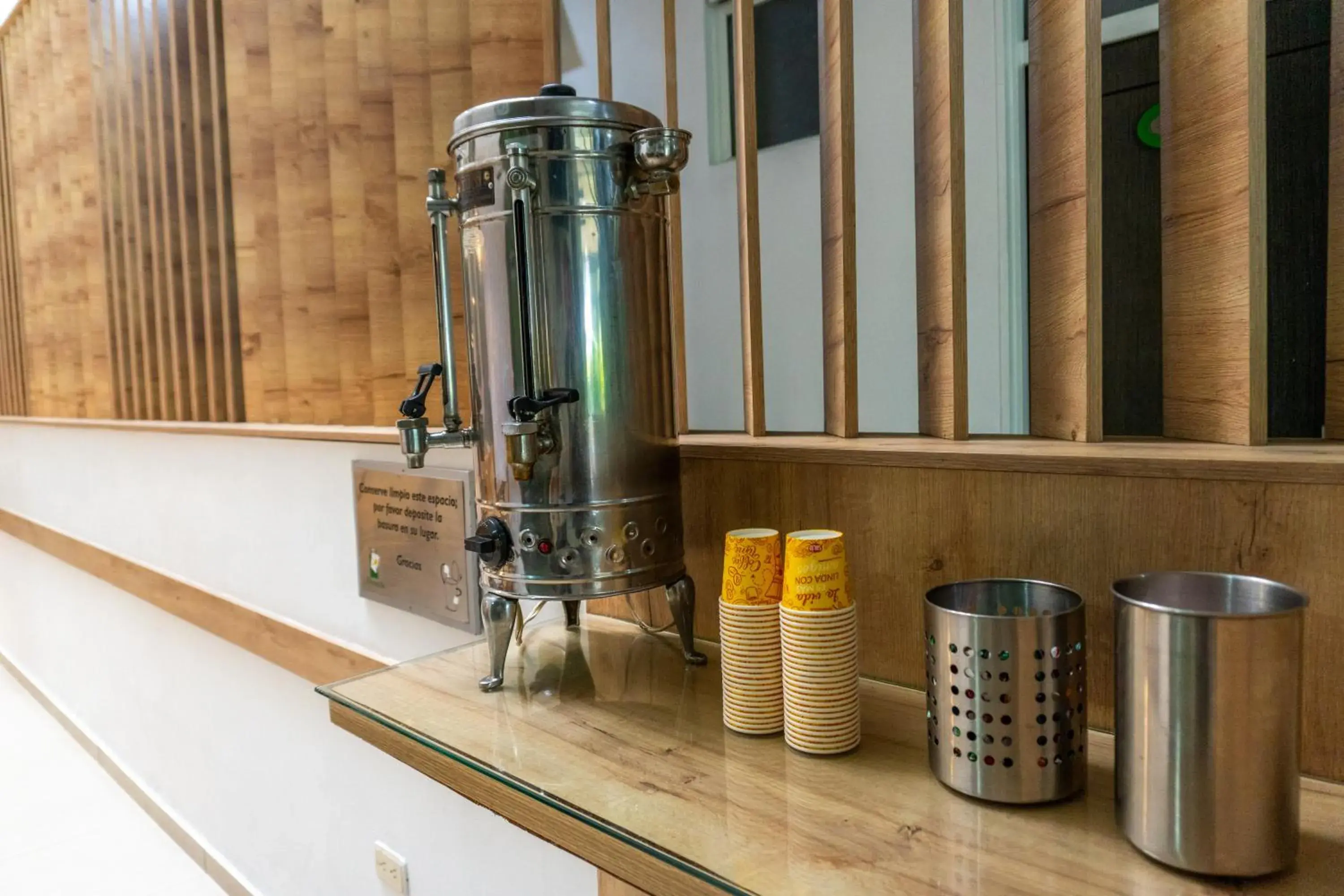 Restaurant/places to eat in Hotel Alcaravan Medellín Restaurant/places to eat in Hotel Alcaravan Medellín