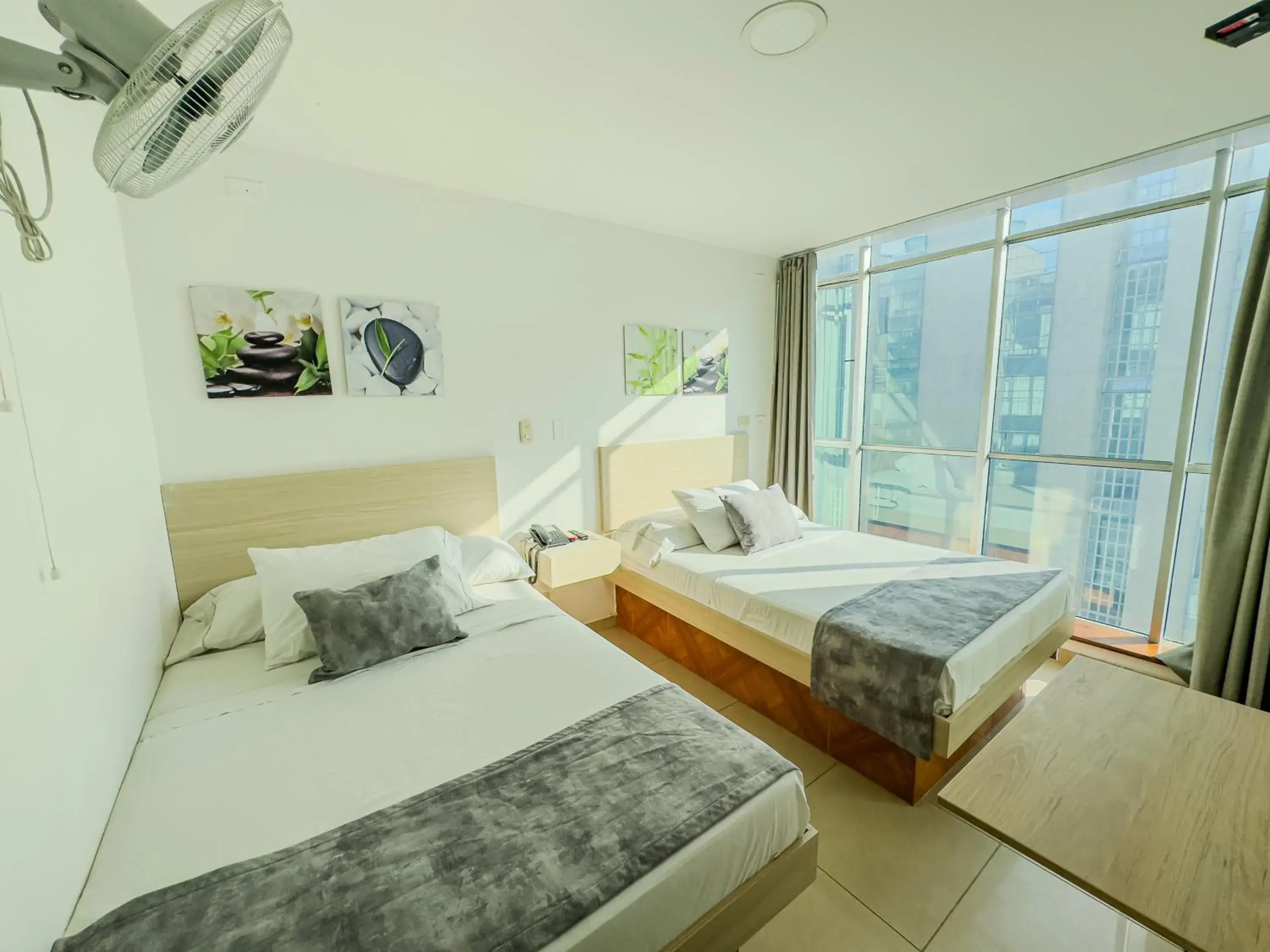 Twin Room with View - single occupancy in Hotel Alcaravan Medellín Twin Room with View - single occupancy in Hotel Alcaravan Medellín