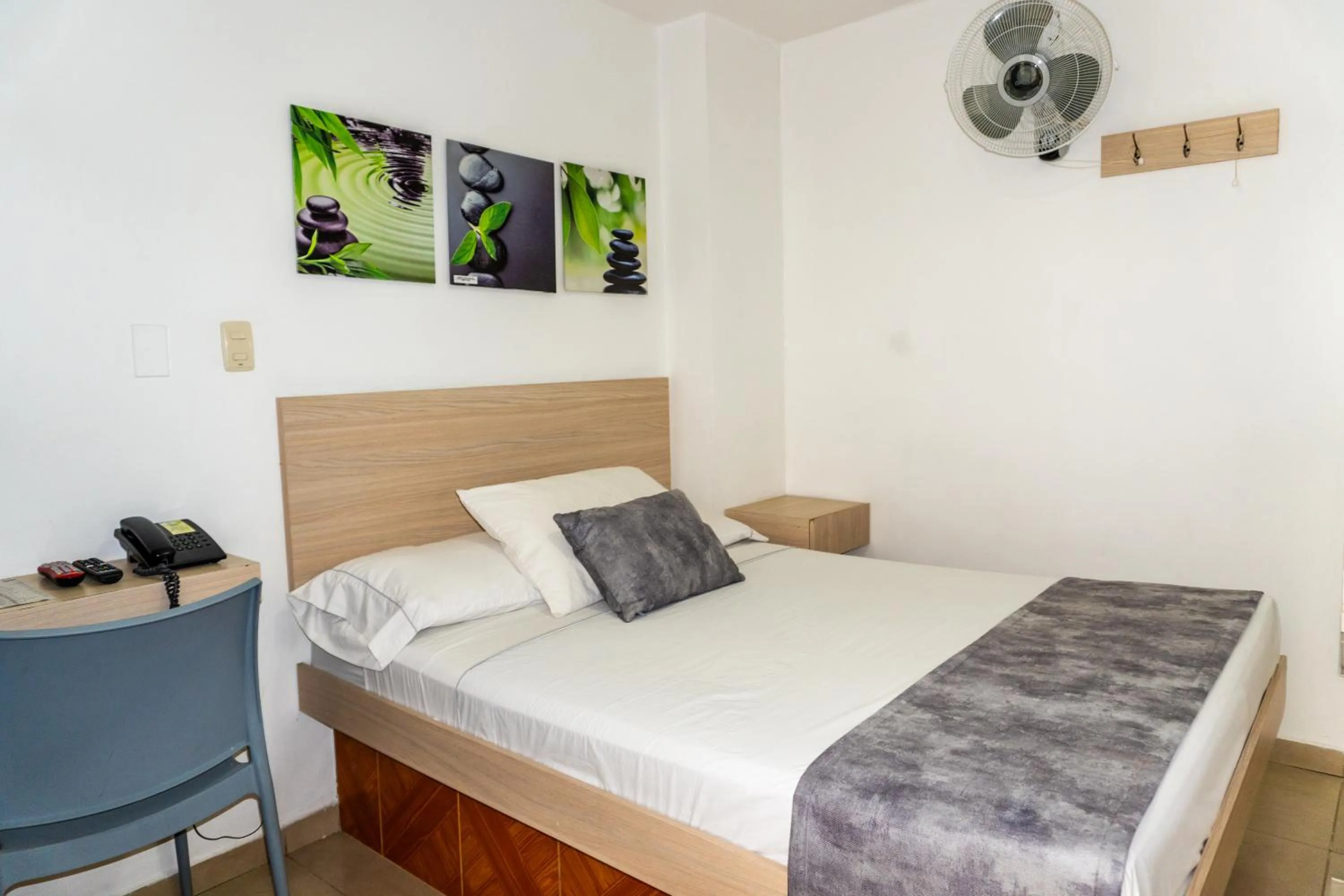 Bed in Hotel Alcaravan Medellín